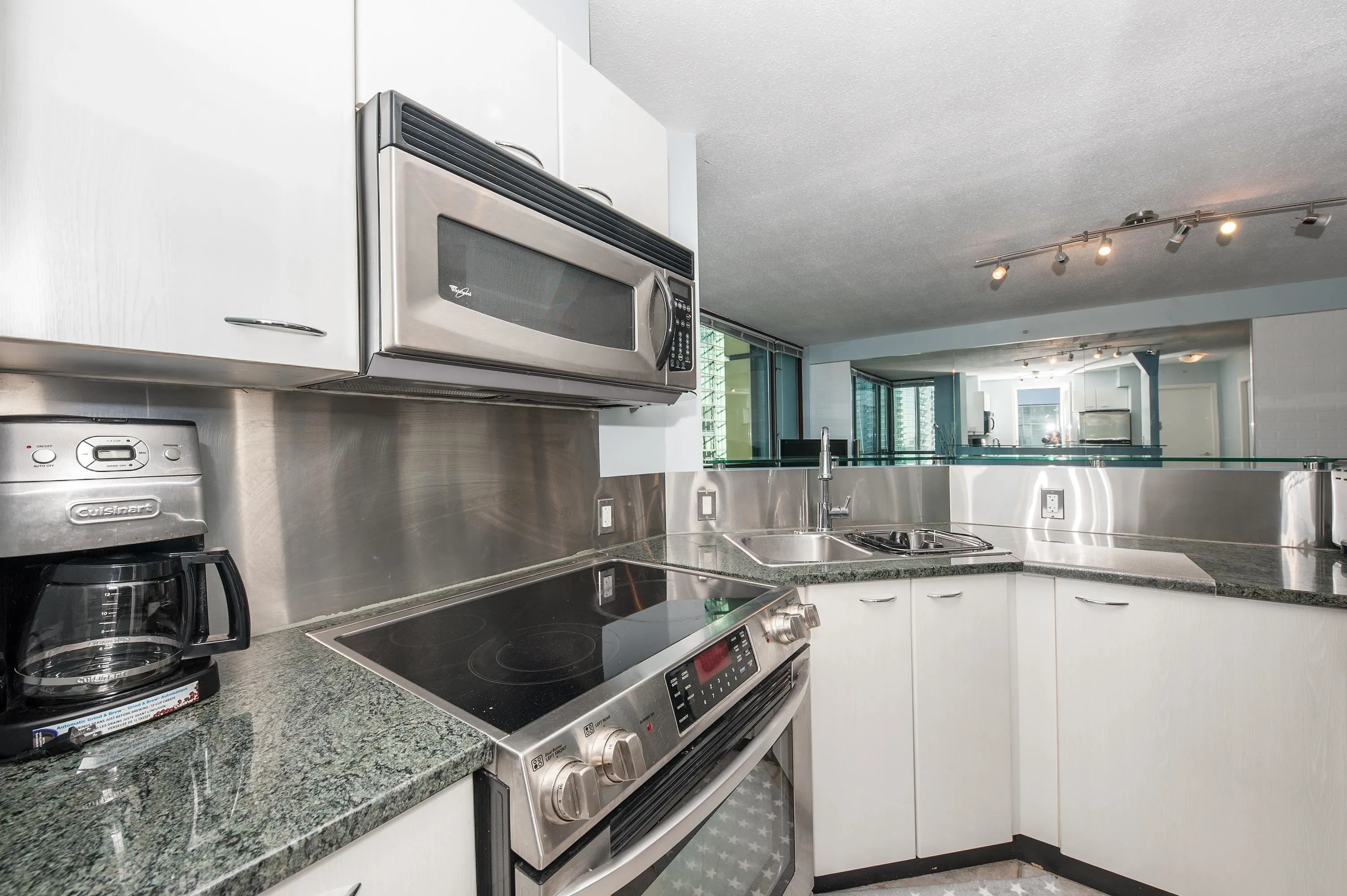 1367 Alberni Street #910