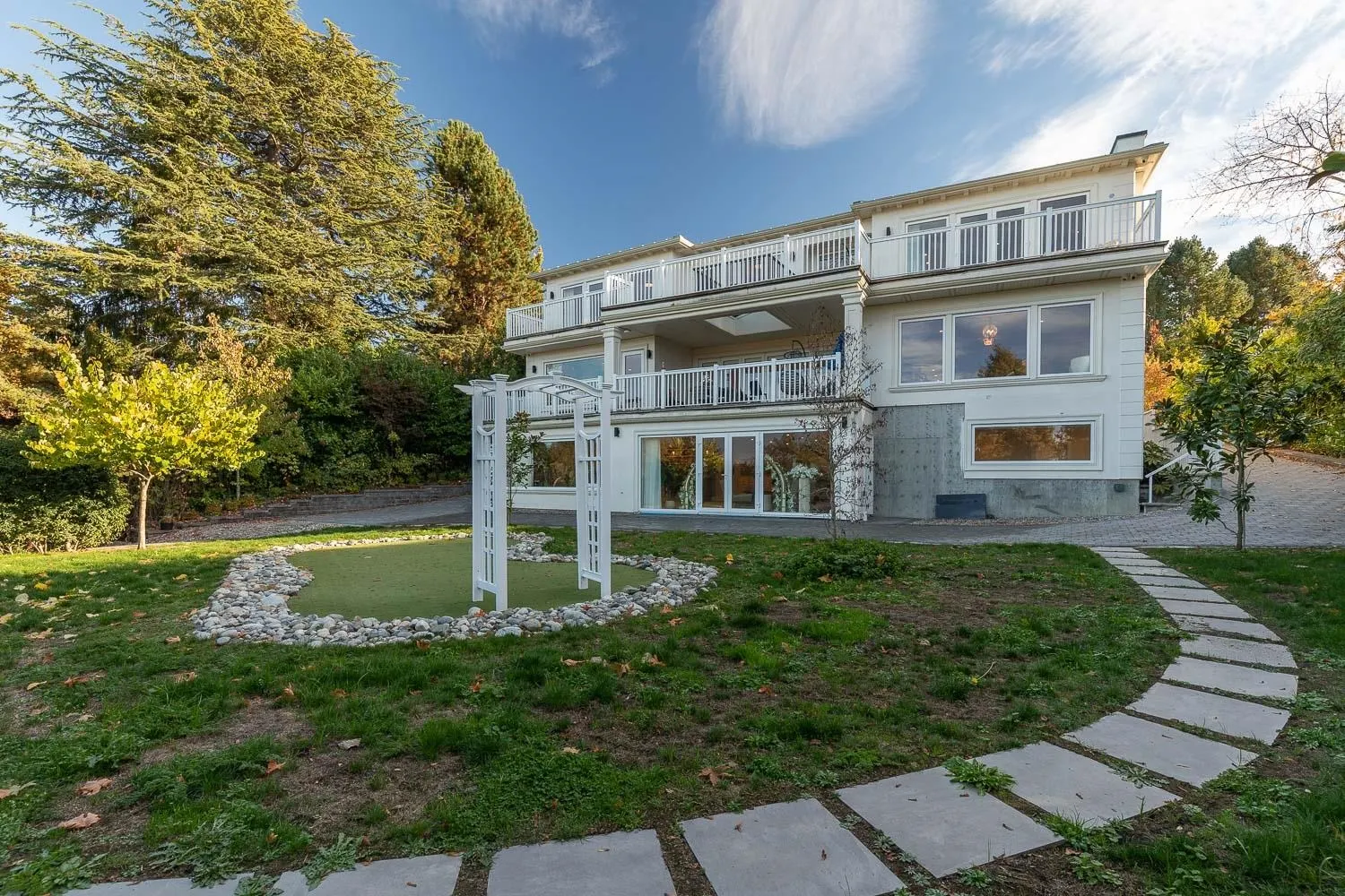 5747 Newton Wynd