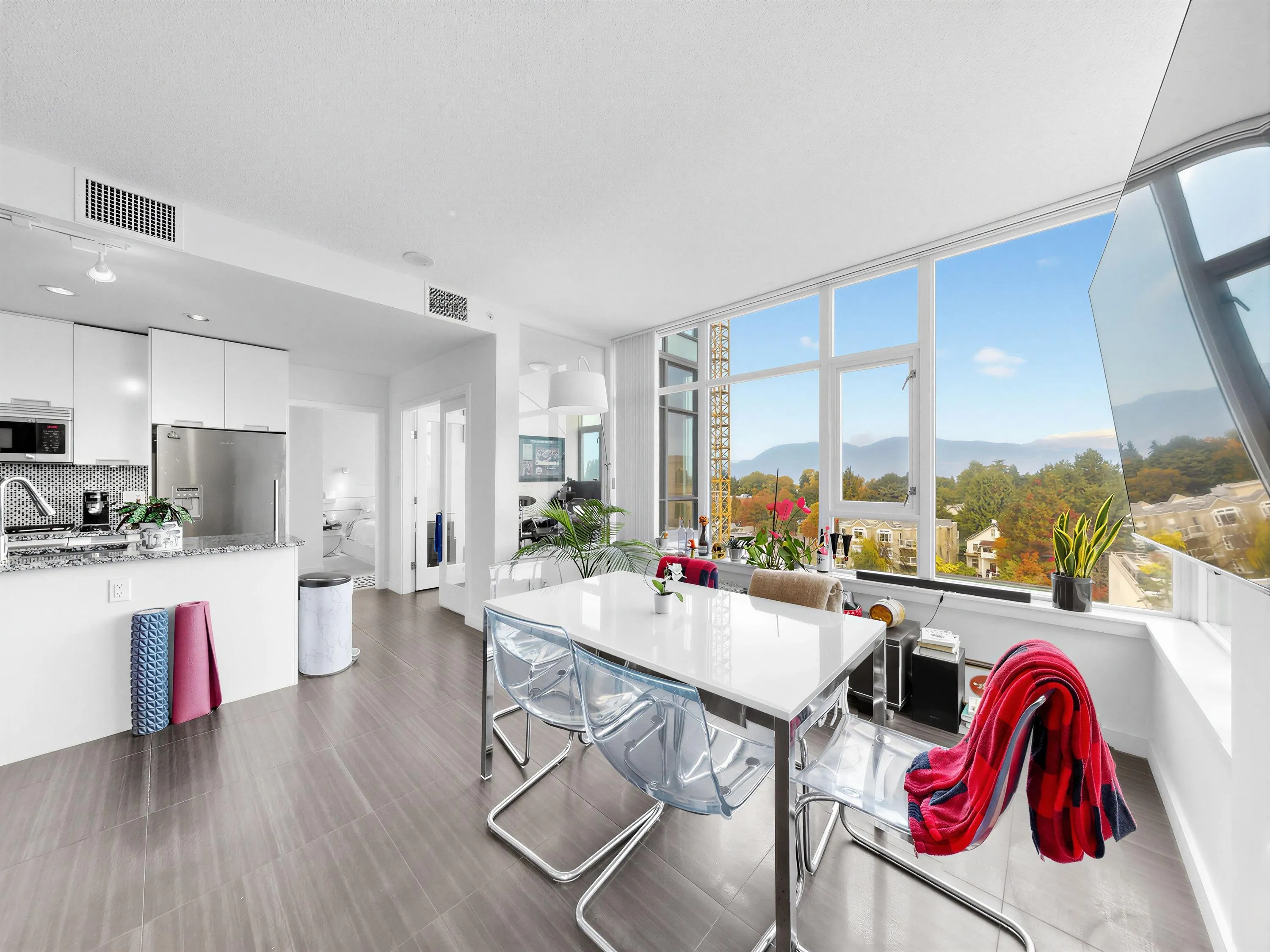 2080 W Broadway #865