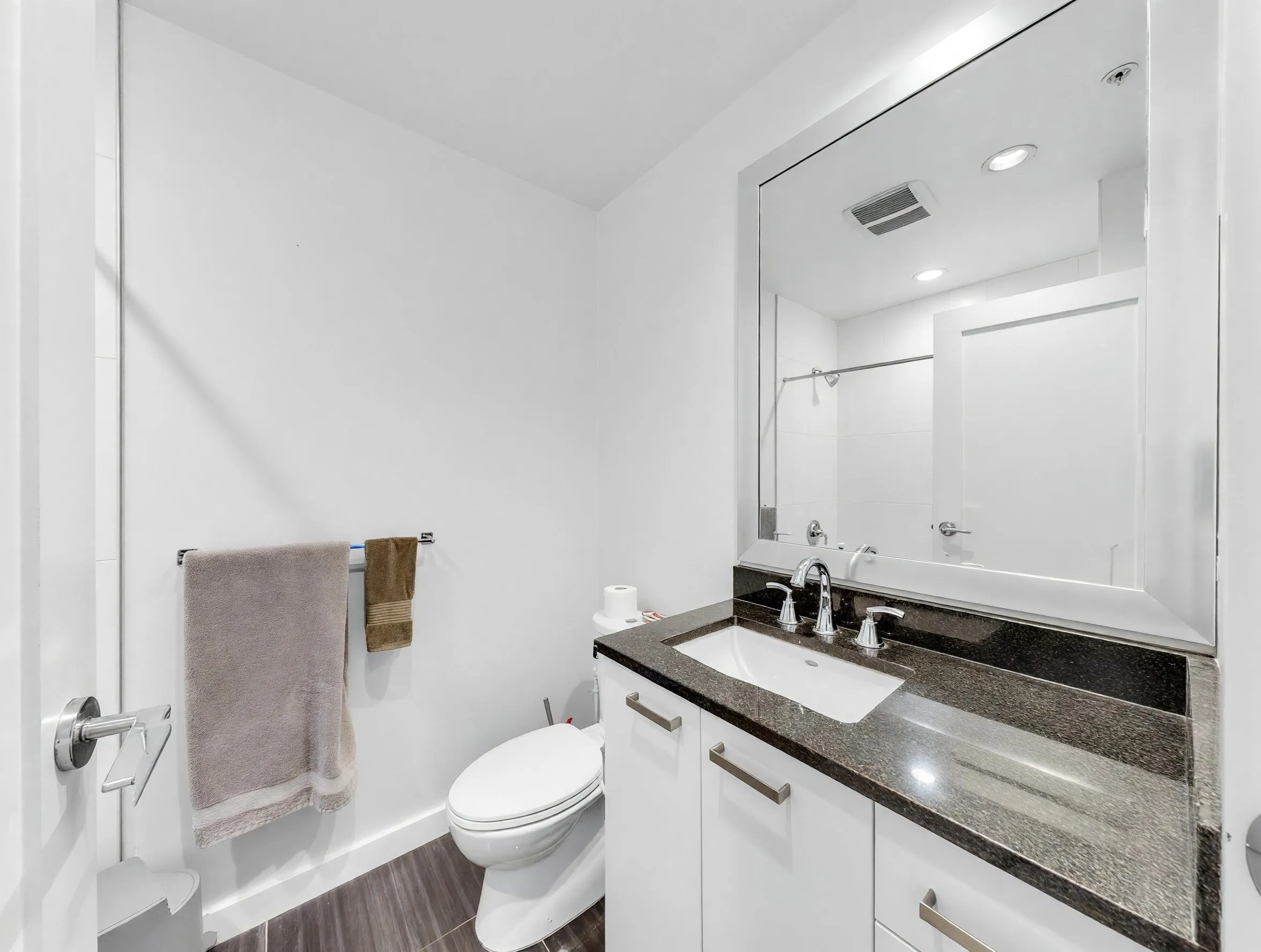 2080 W Broadway #865
