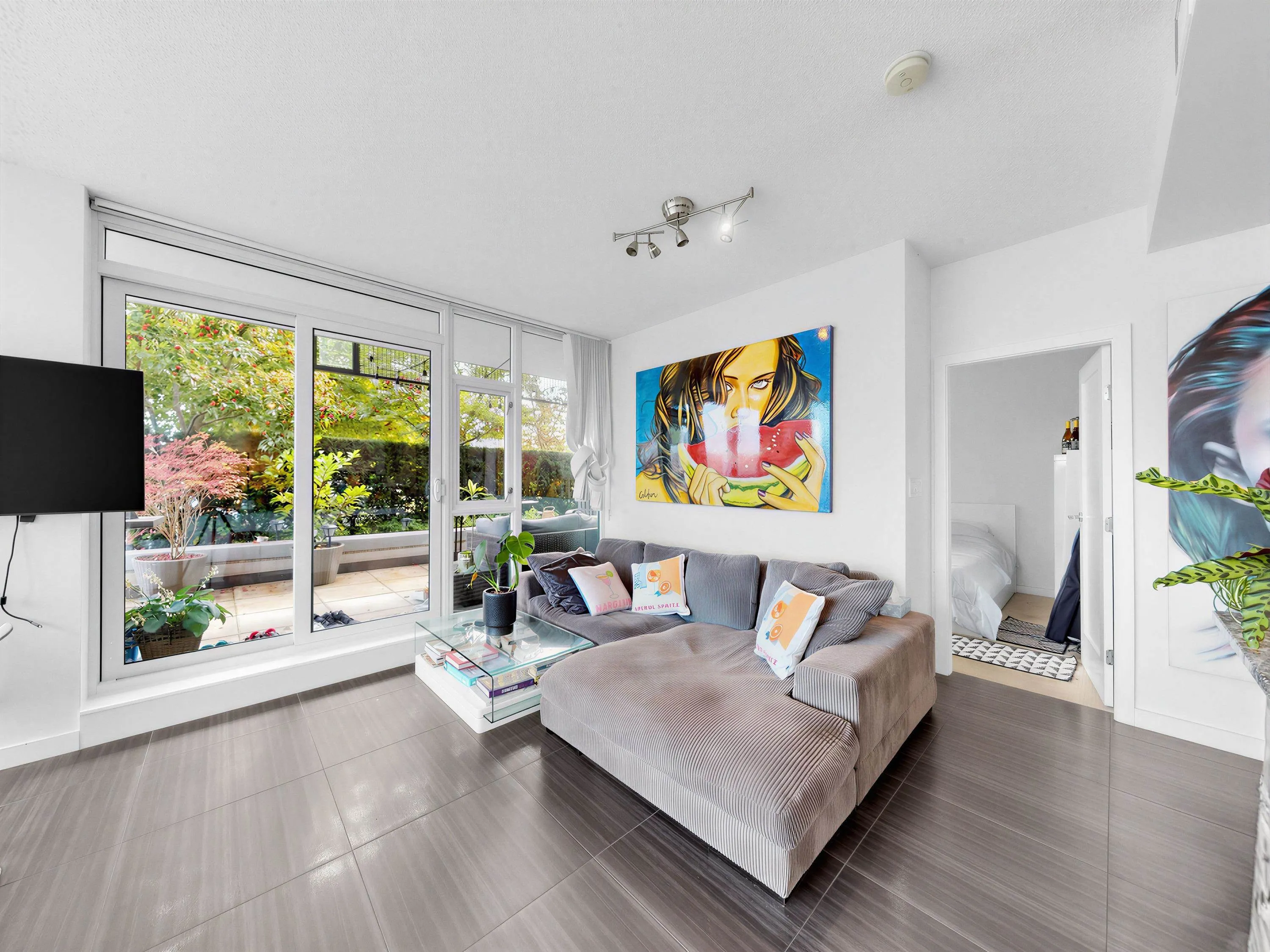 2080 W Broadway #865