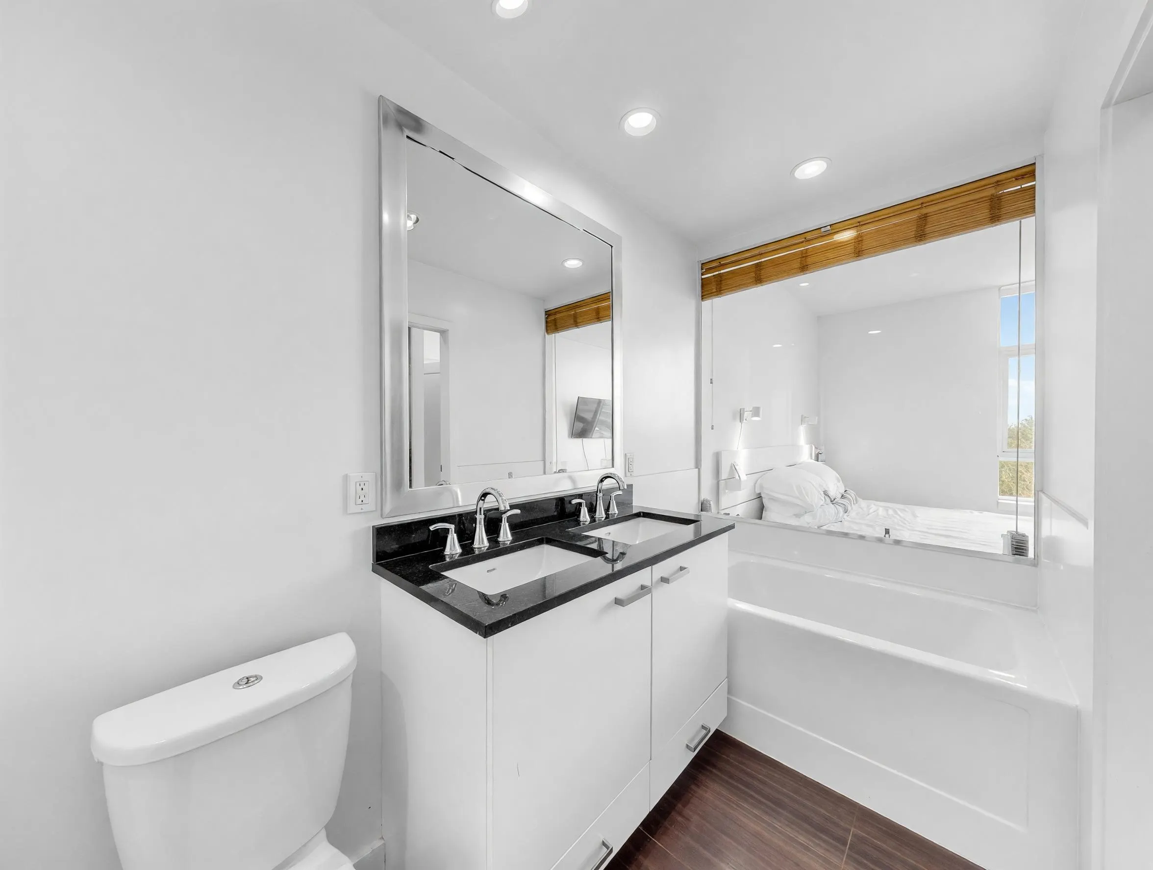2080 W Broadway #865