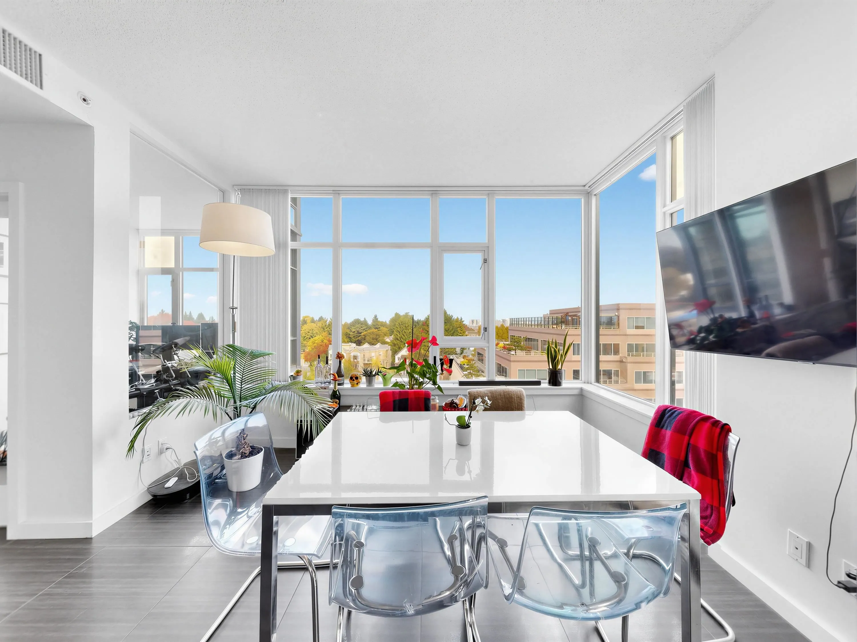 2080 W Broadway #865