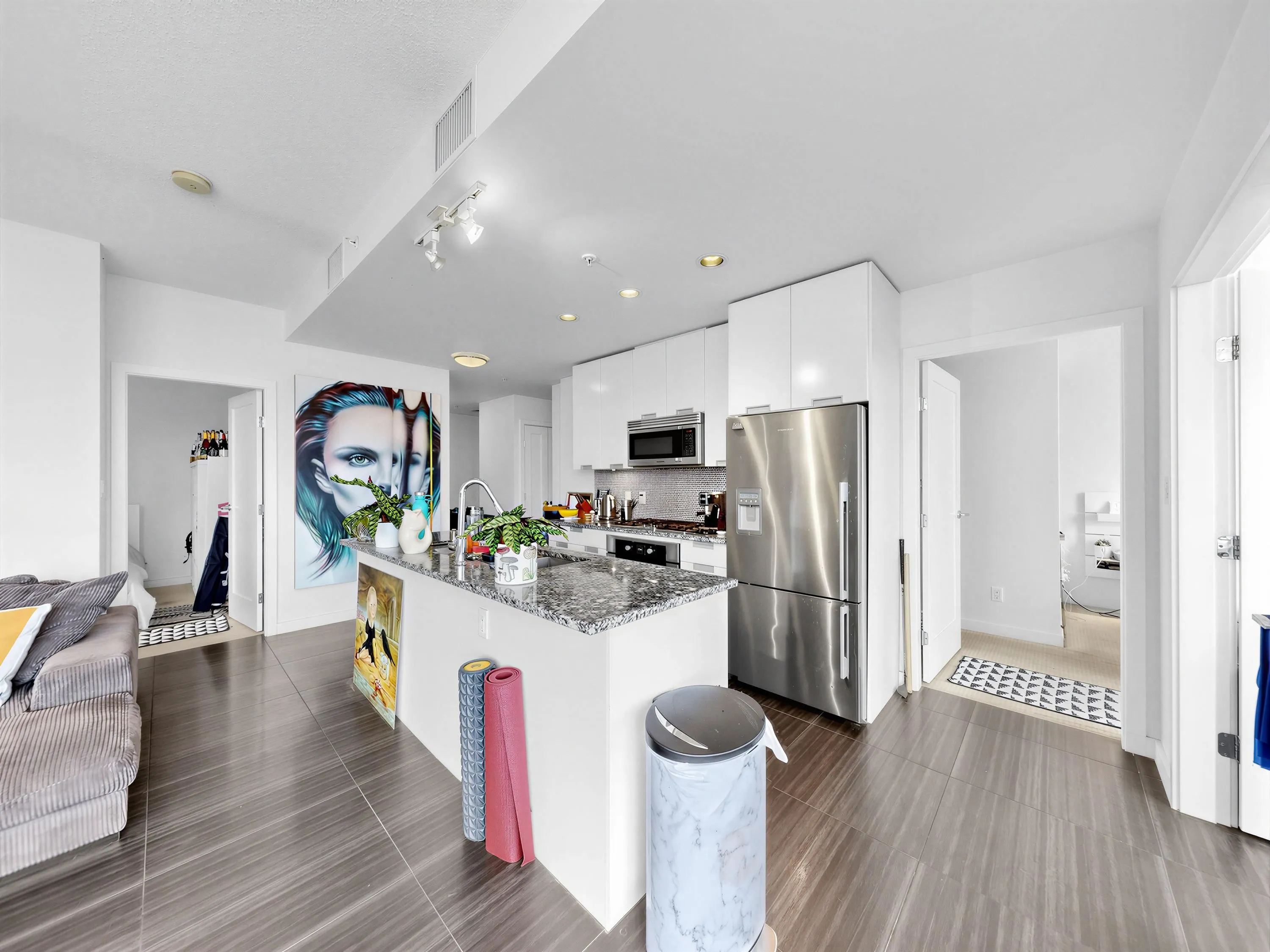 2080 W Broadway #865