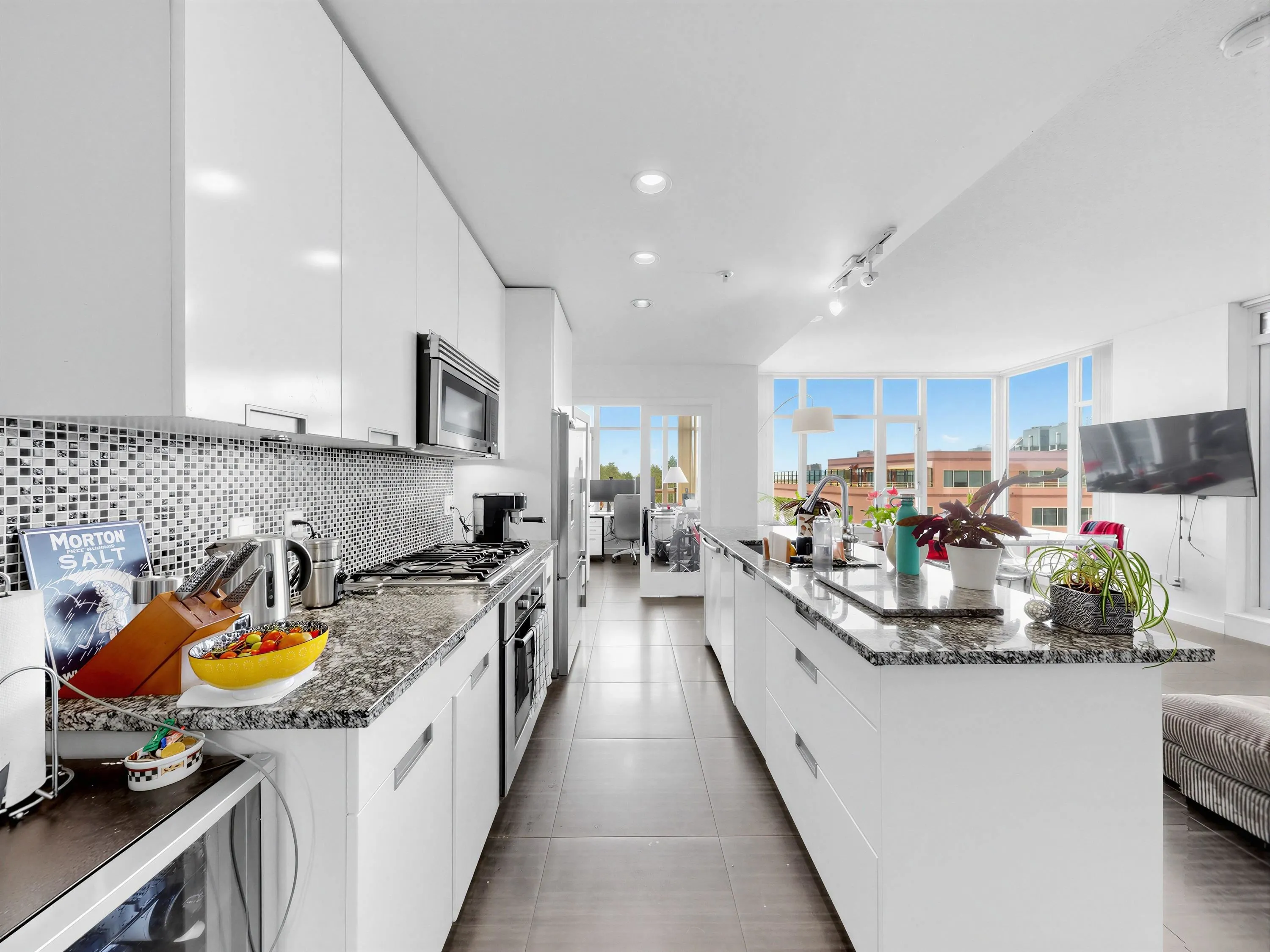 2080 W Broadway #865