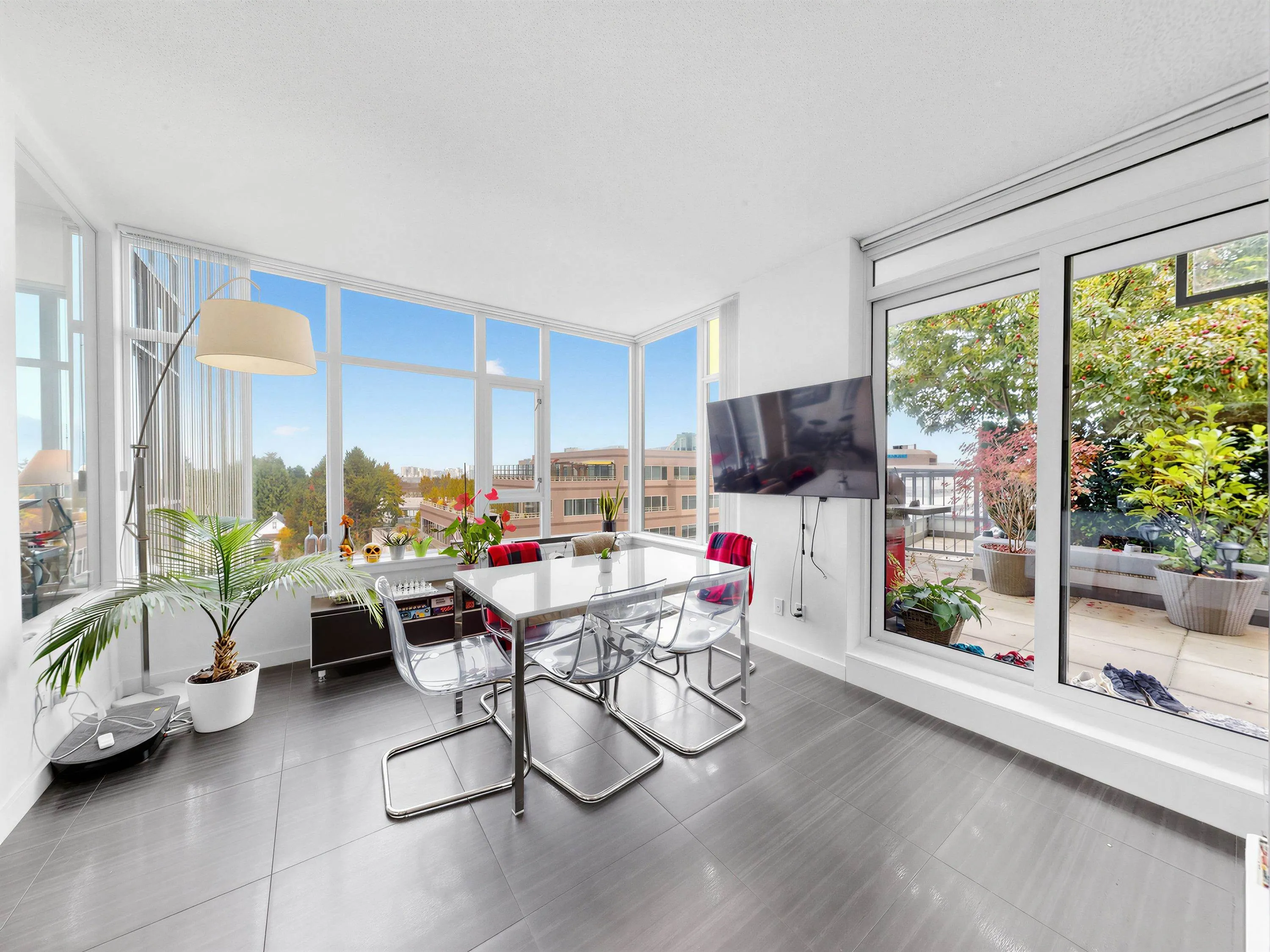 2080 W Broadway #865