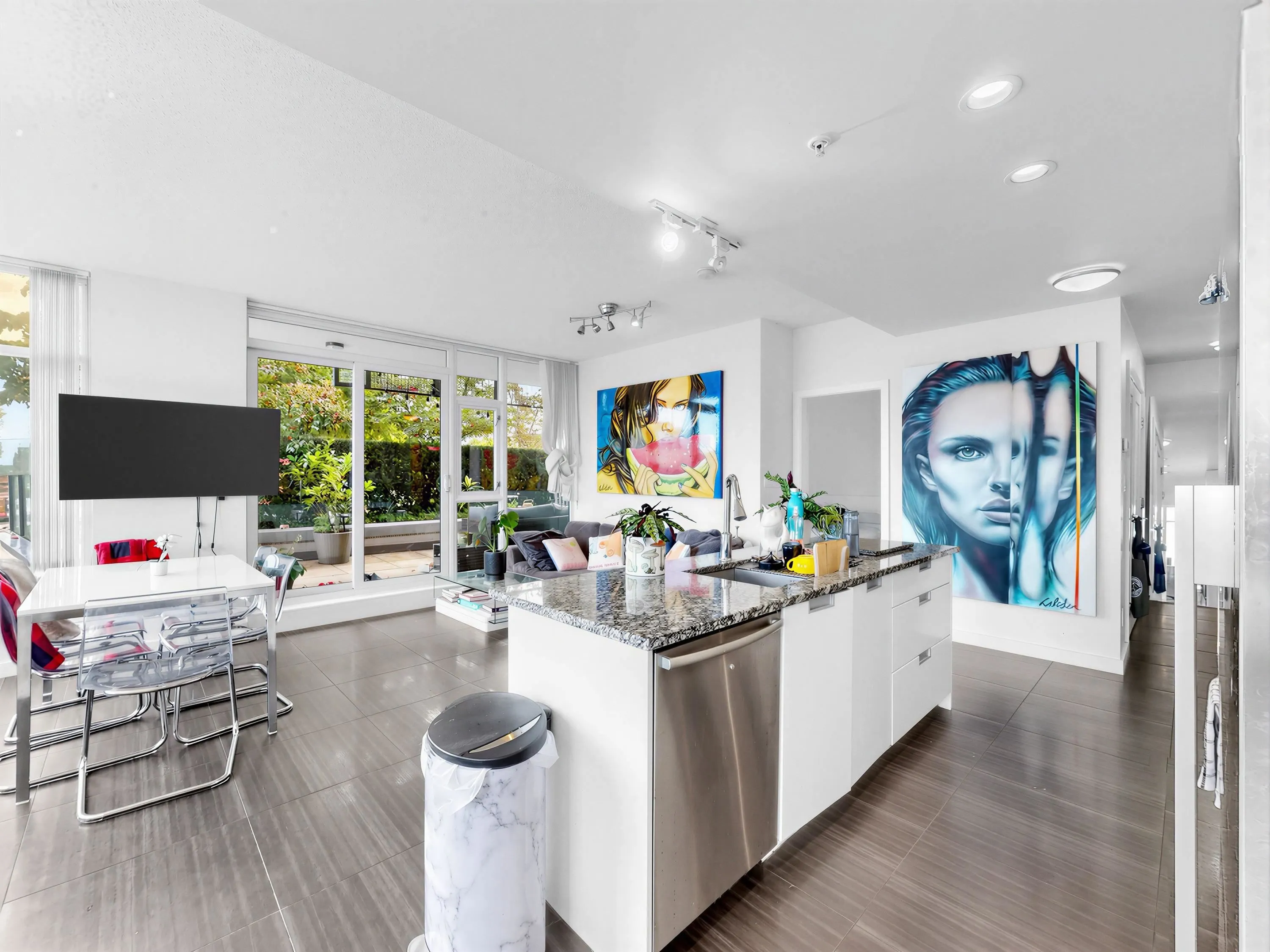 2080 W Broadway #865