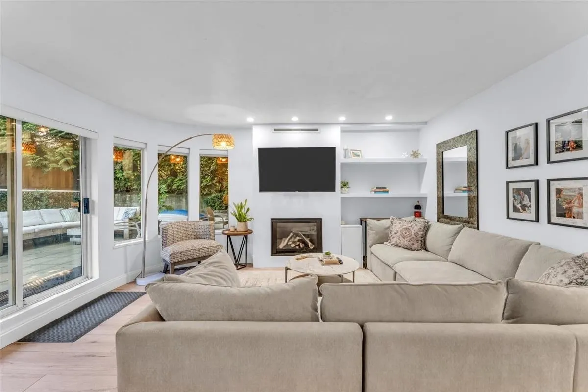320 W 2nd Street #102
