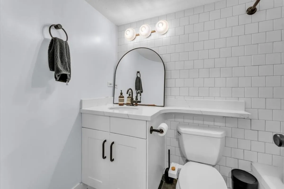 320 W 2nd Street #102