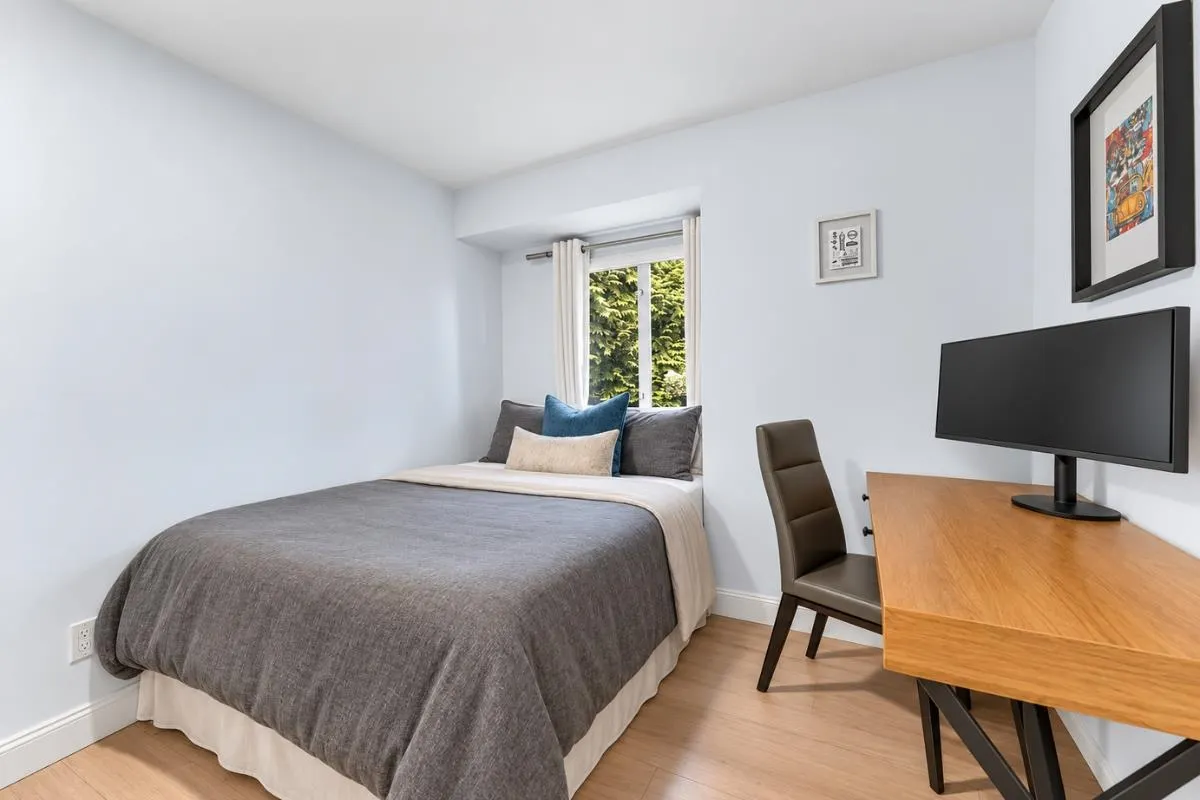 320 W 2nd Street #102