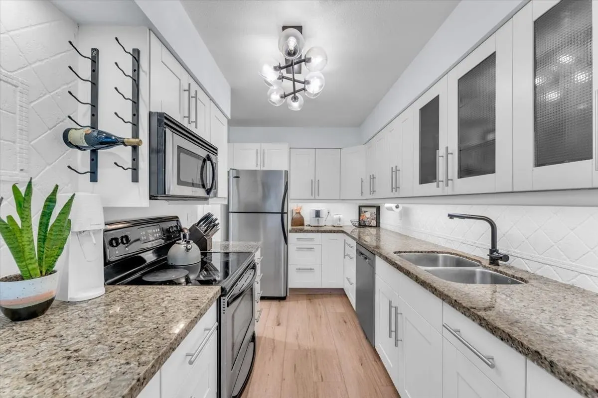 320 W 2nd Street #102