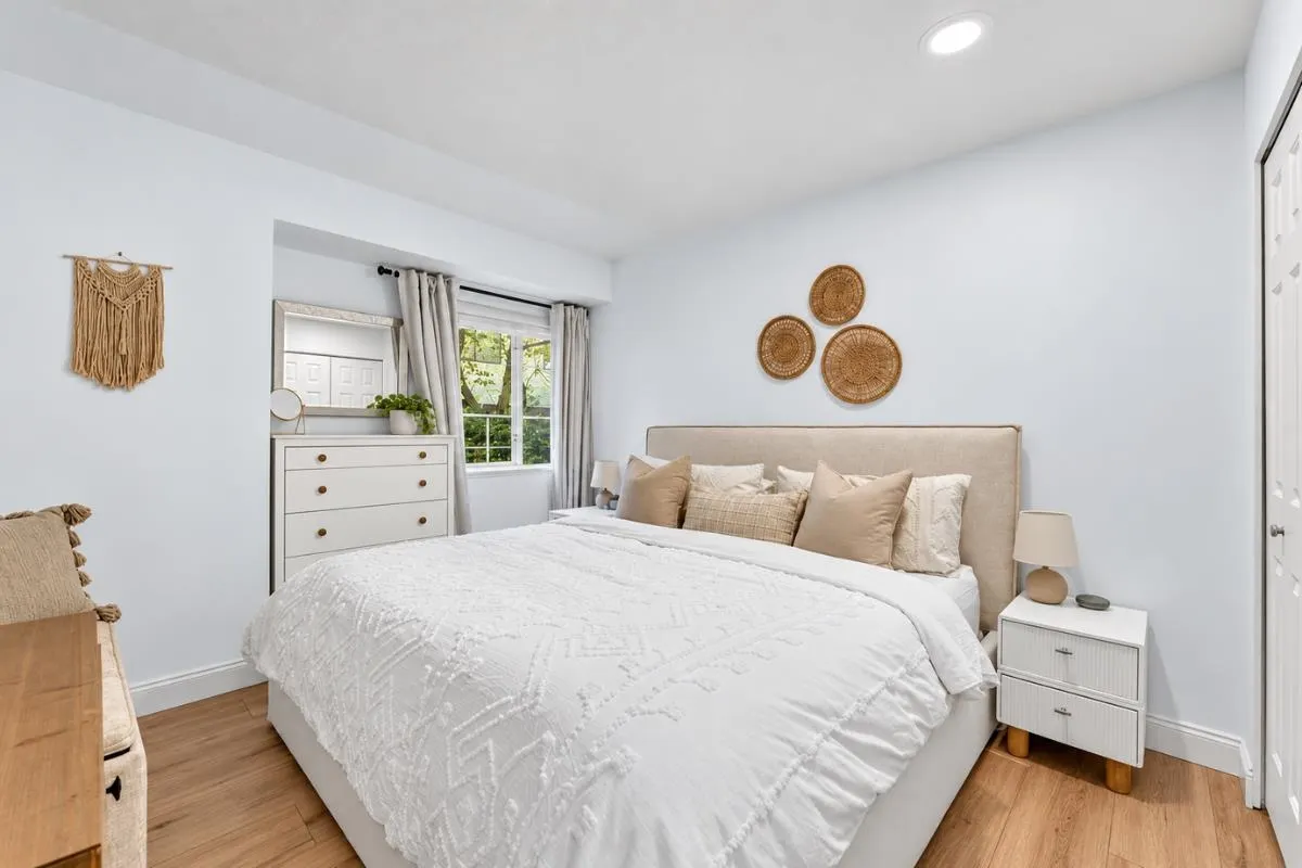 320 W 2nd Street #102