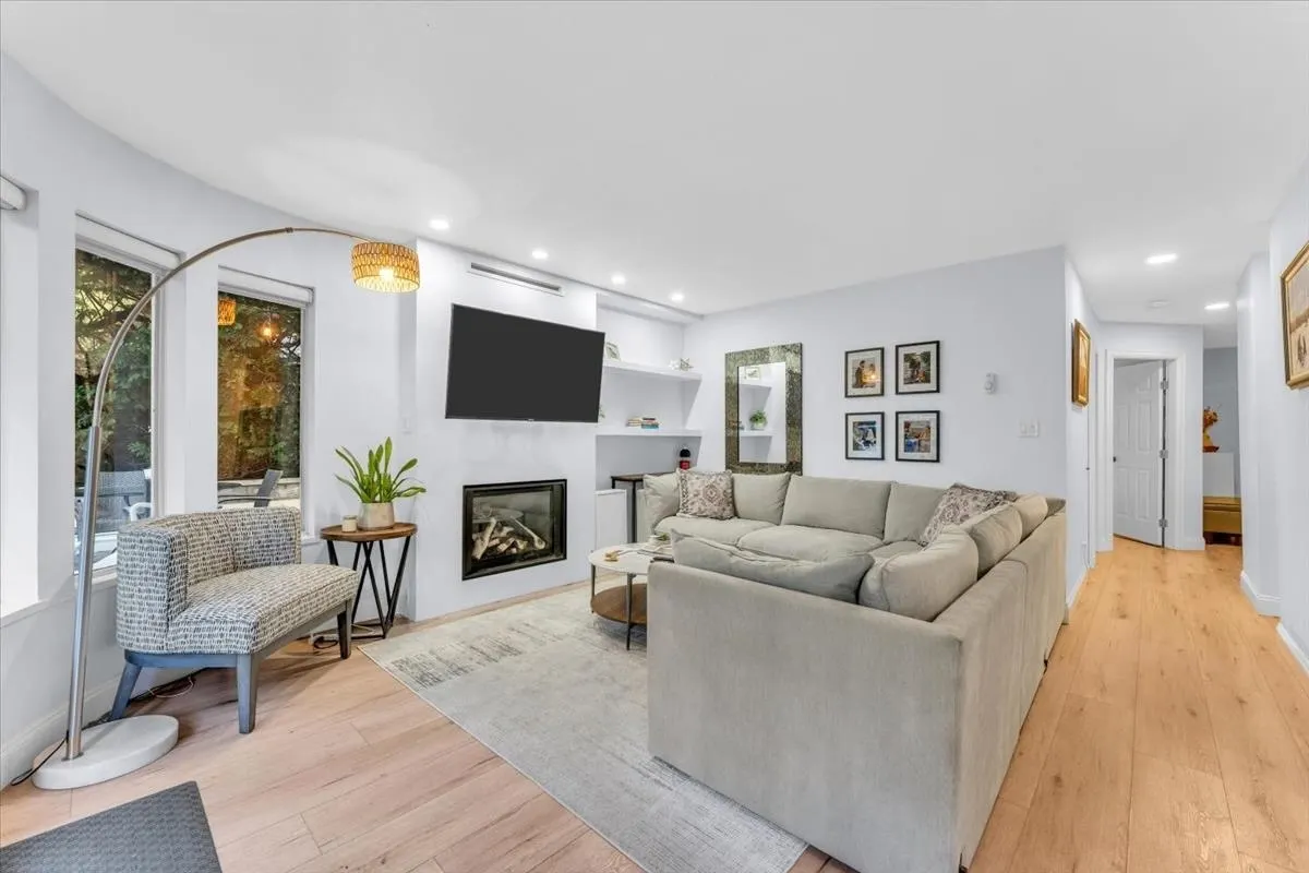 320 W 2nd Street #102