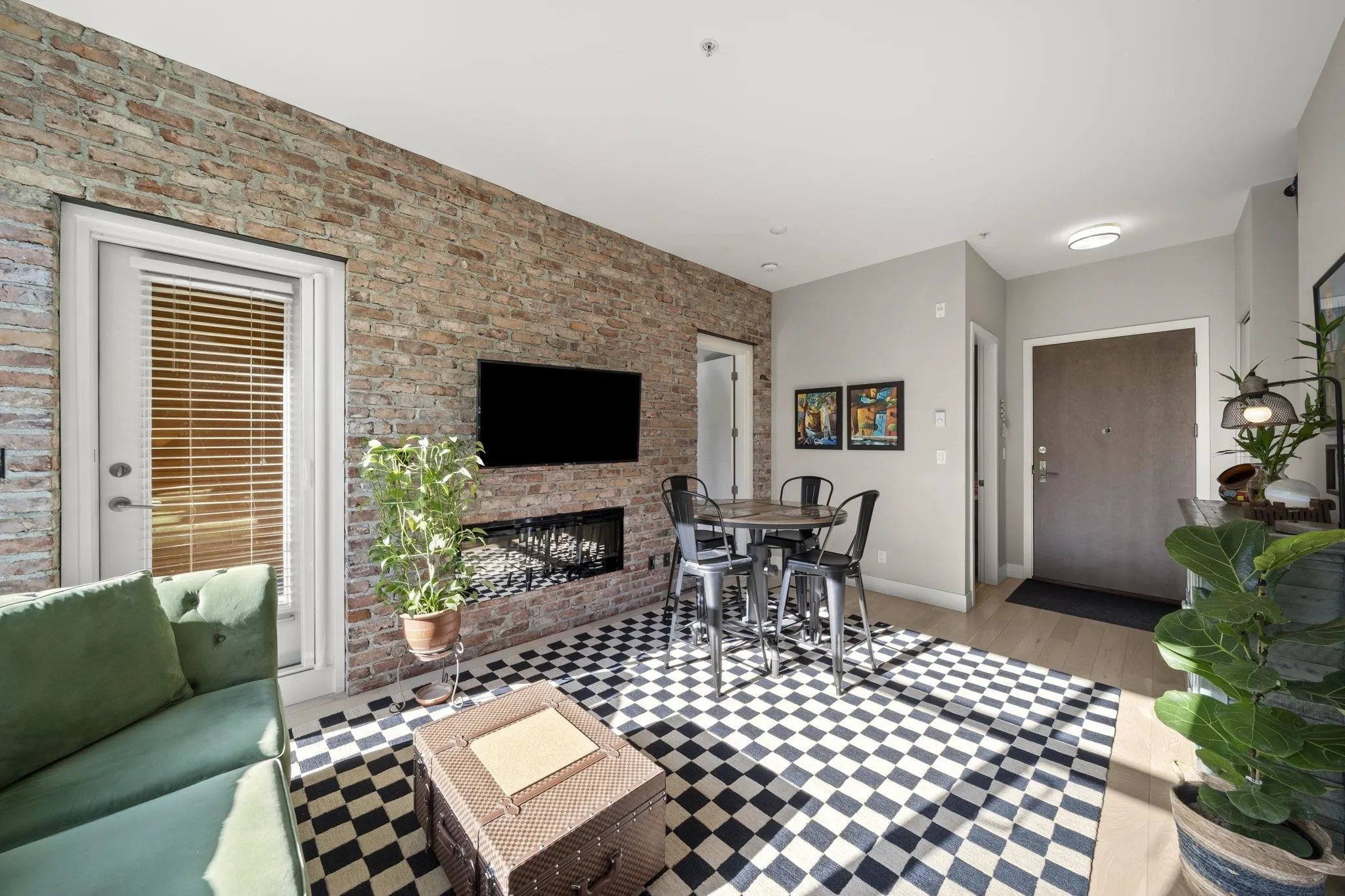 262 Salter Street #206