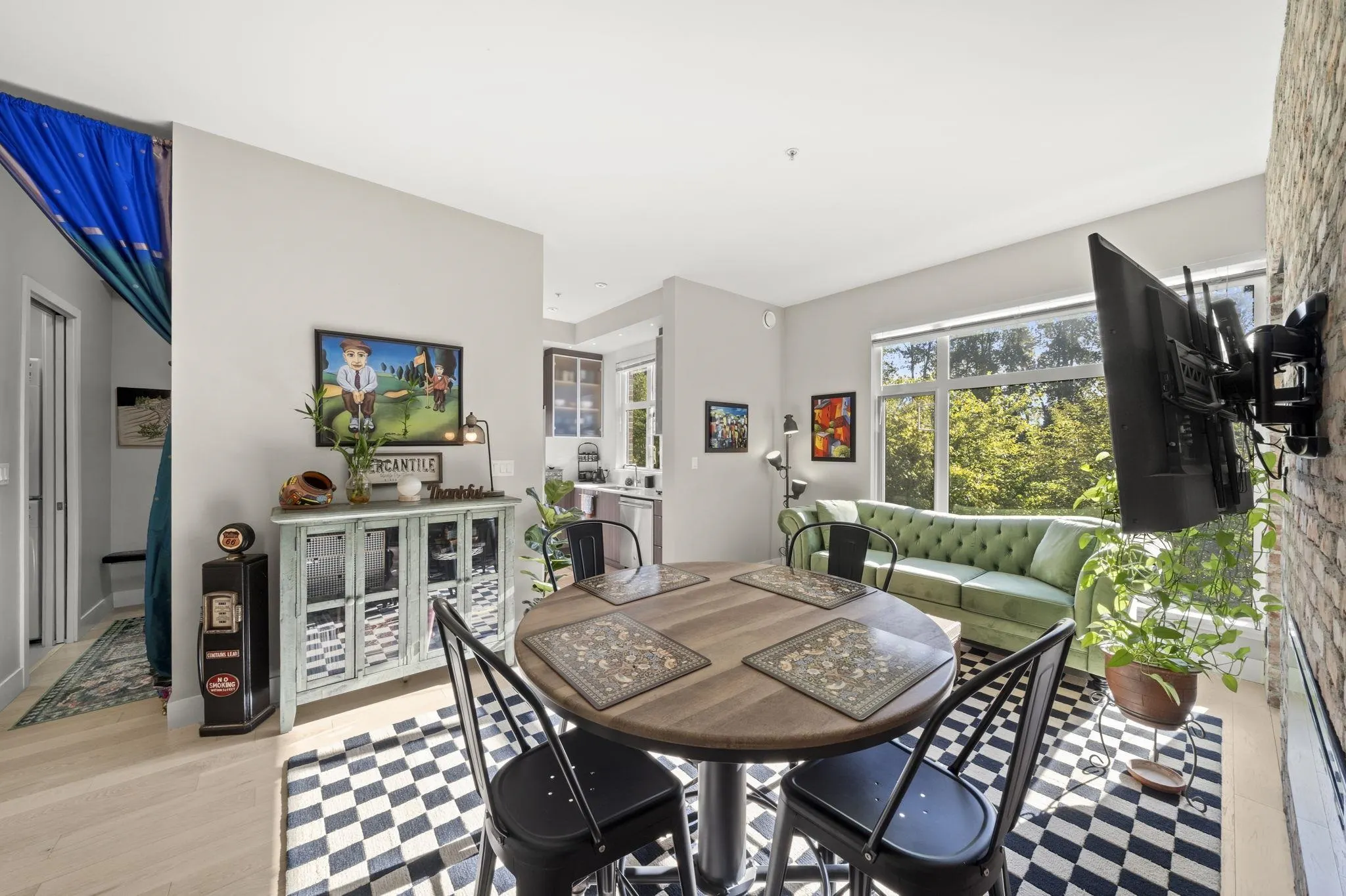 262 Salter Street #206