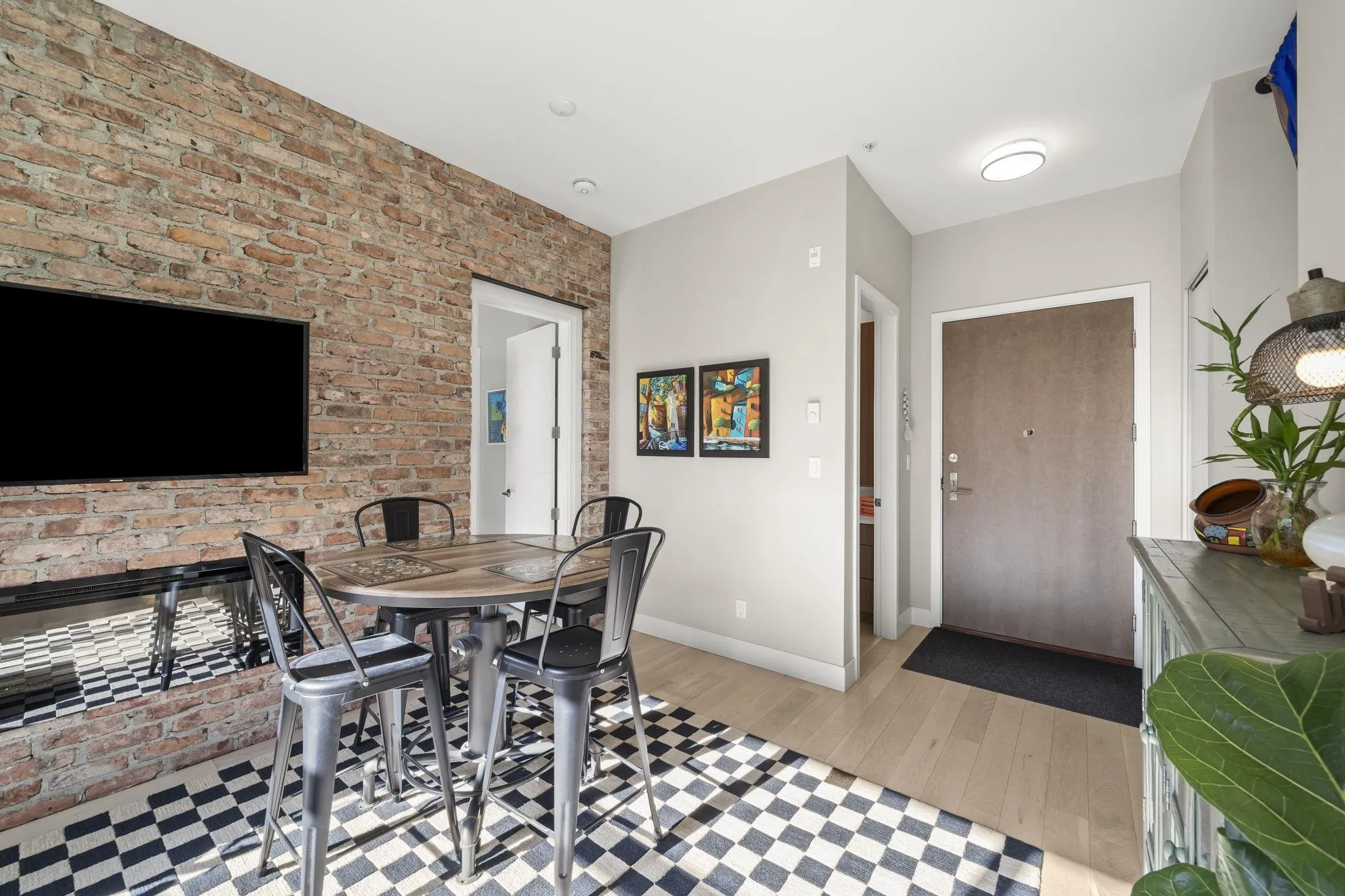 262 Salter Street #206