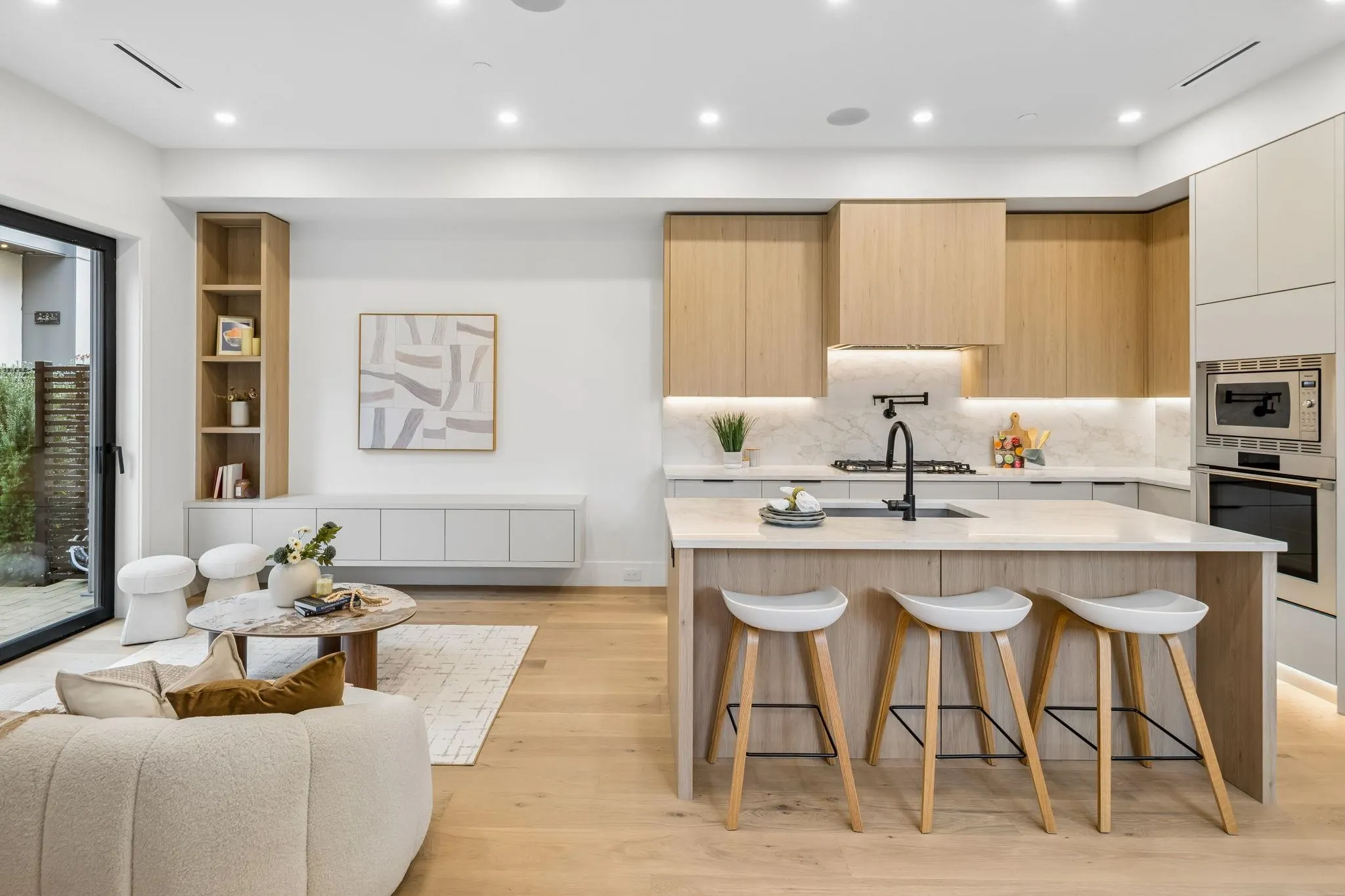 934 W 57th Avenue