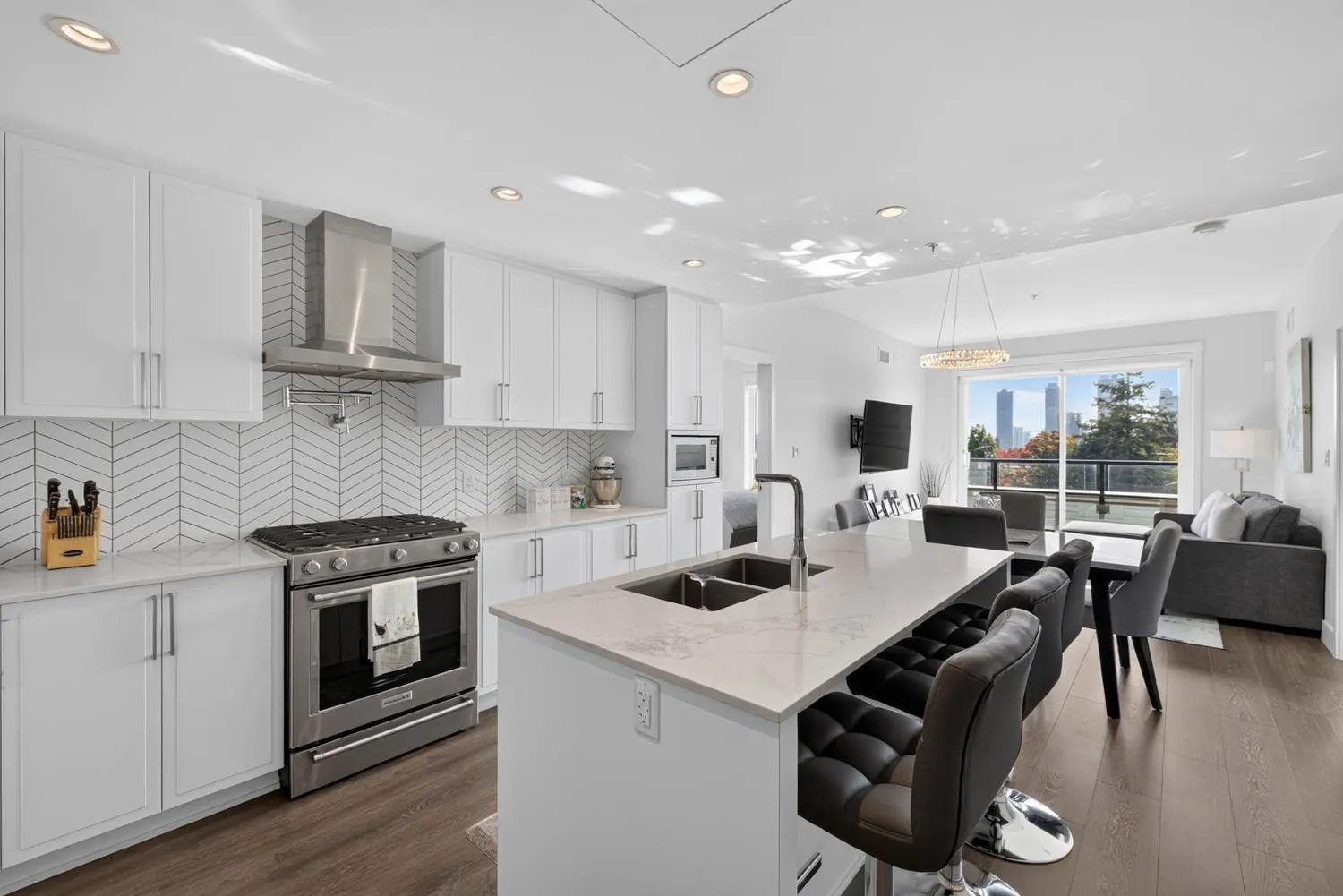 4477 Hastings Street #508