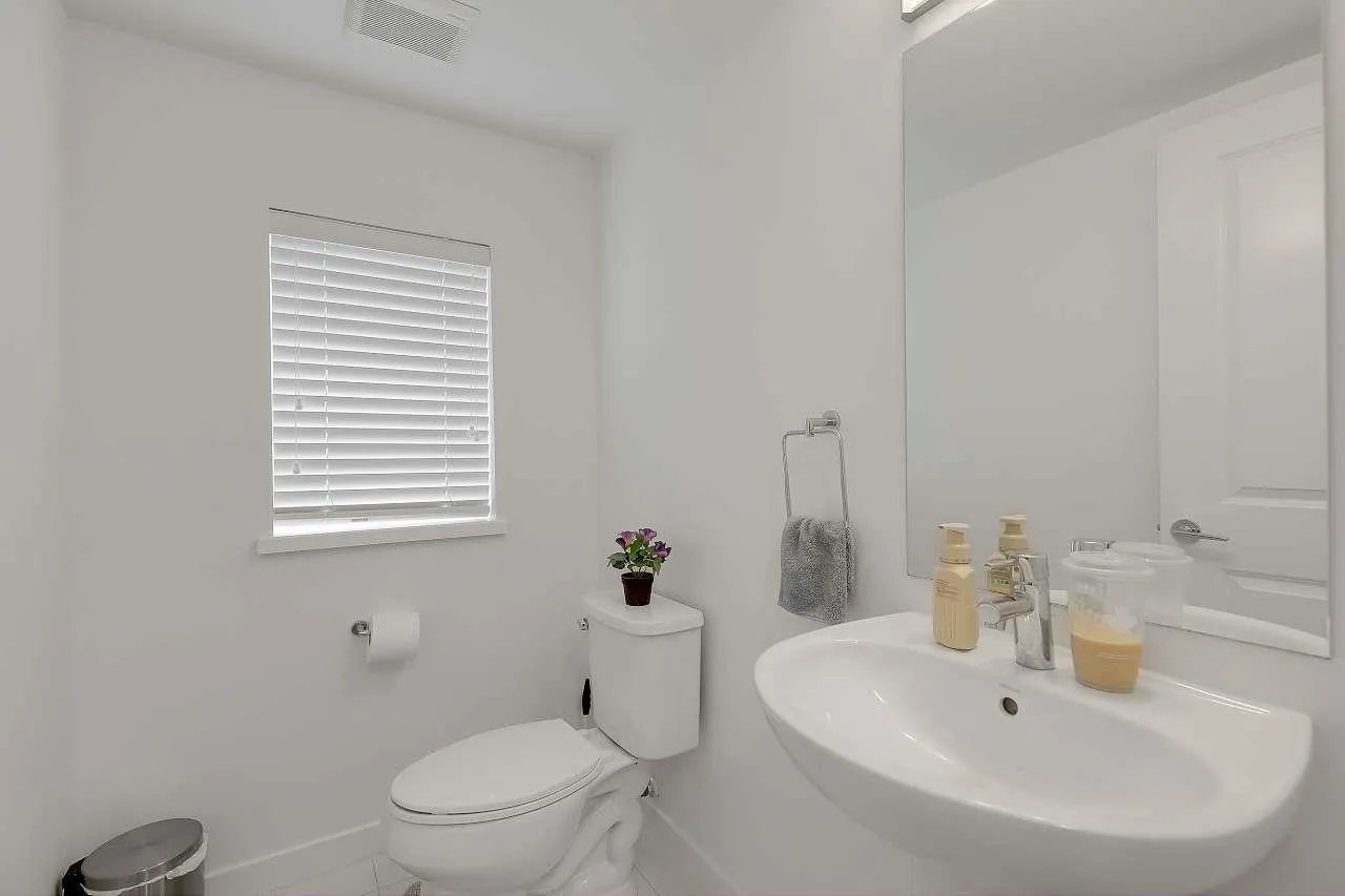 10433 158 Street #8