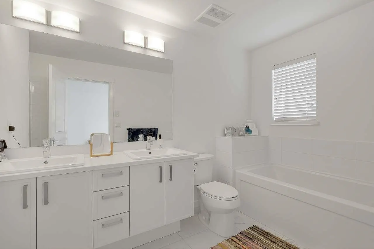10433 158 Street #8