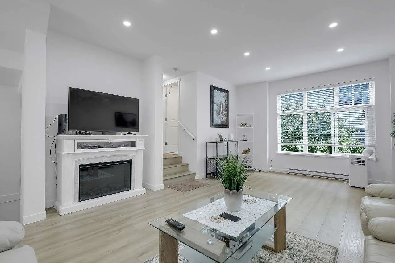 10433 158 Street #8