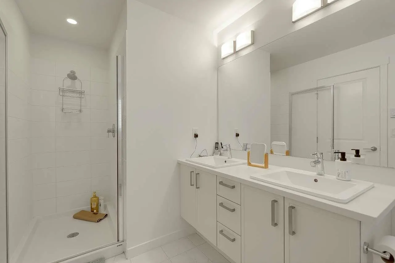 10433 158 Street #8