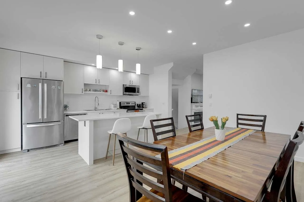 10433 158 Street #8