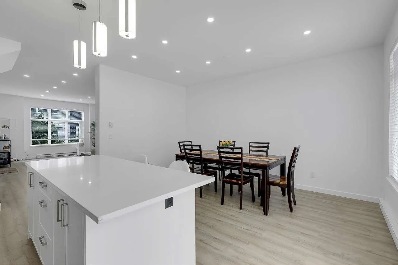 10433 158 Street #8