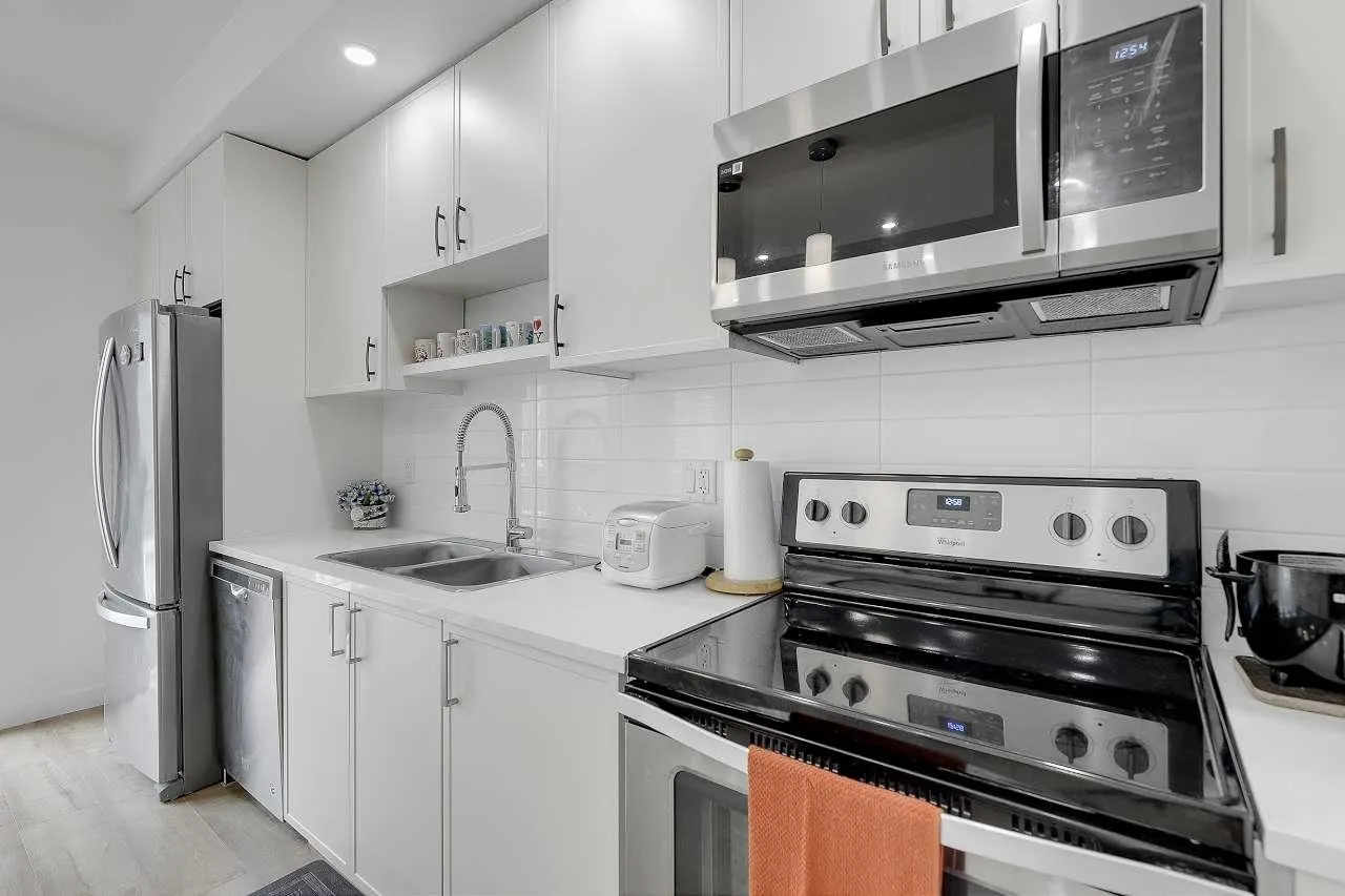 10433 158 Street #8