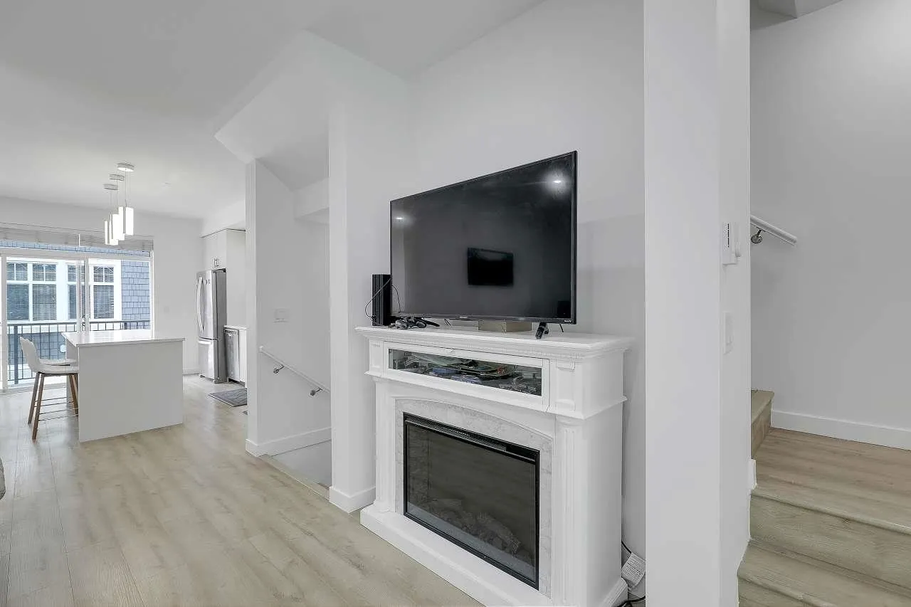 10433 158 Street #8