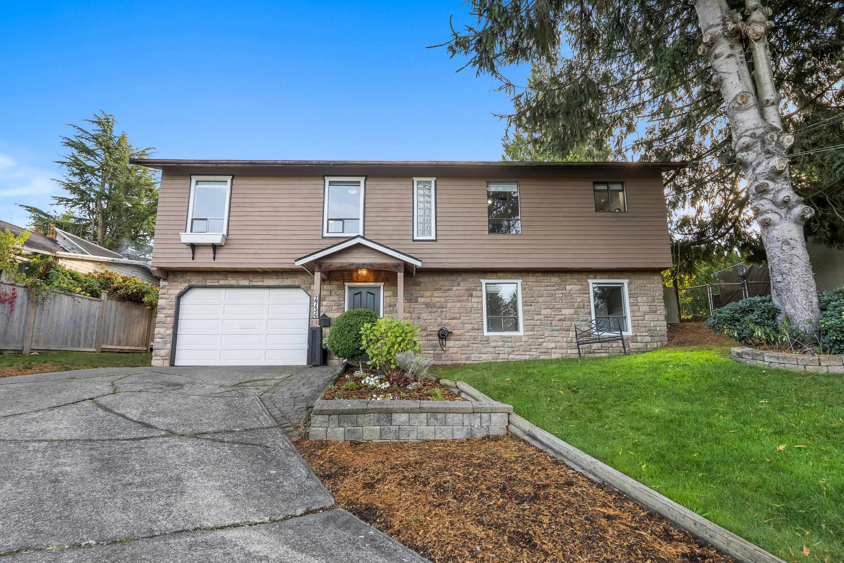 2734 Valemont Crescent