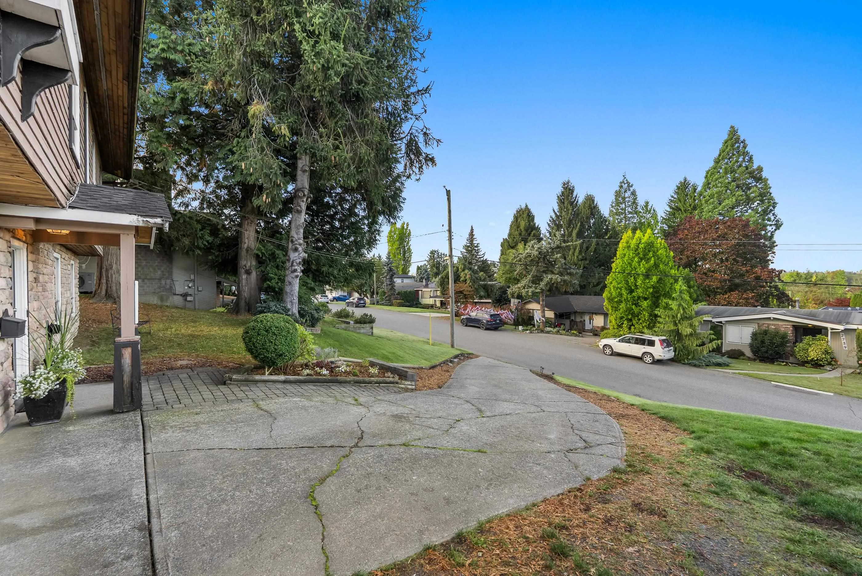 2734 Valemont Crescent