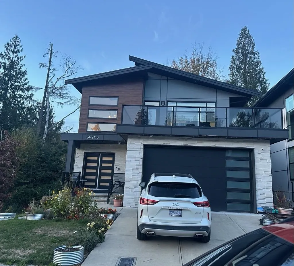 36725 Carl Creek Crescent