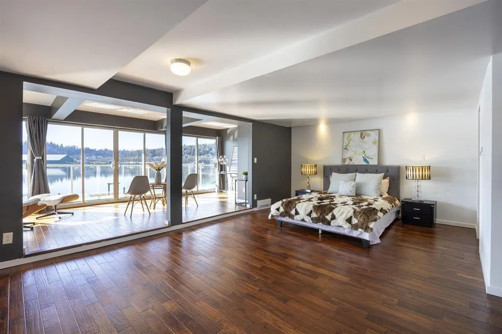 936 Alderside Road