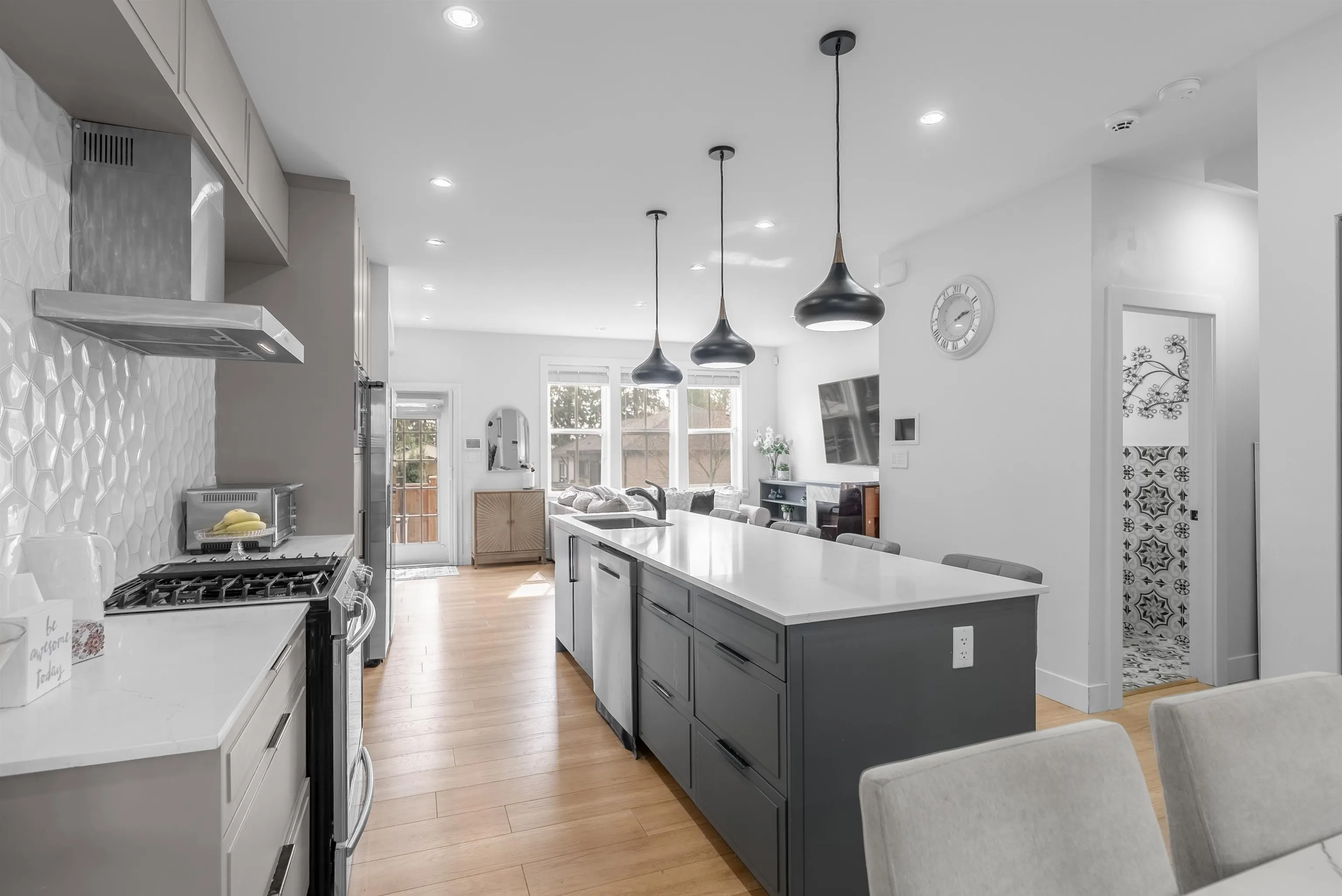 3416 Queenston Avenue #101