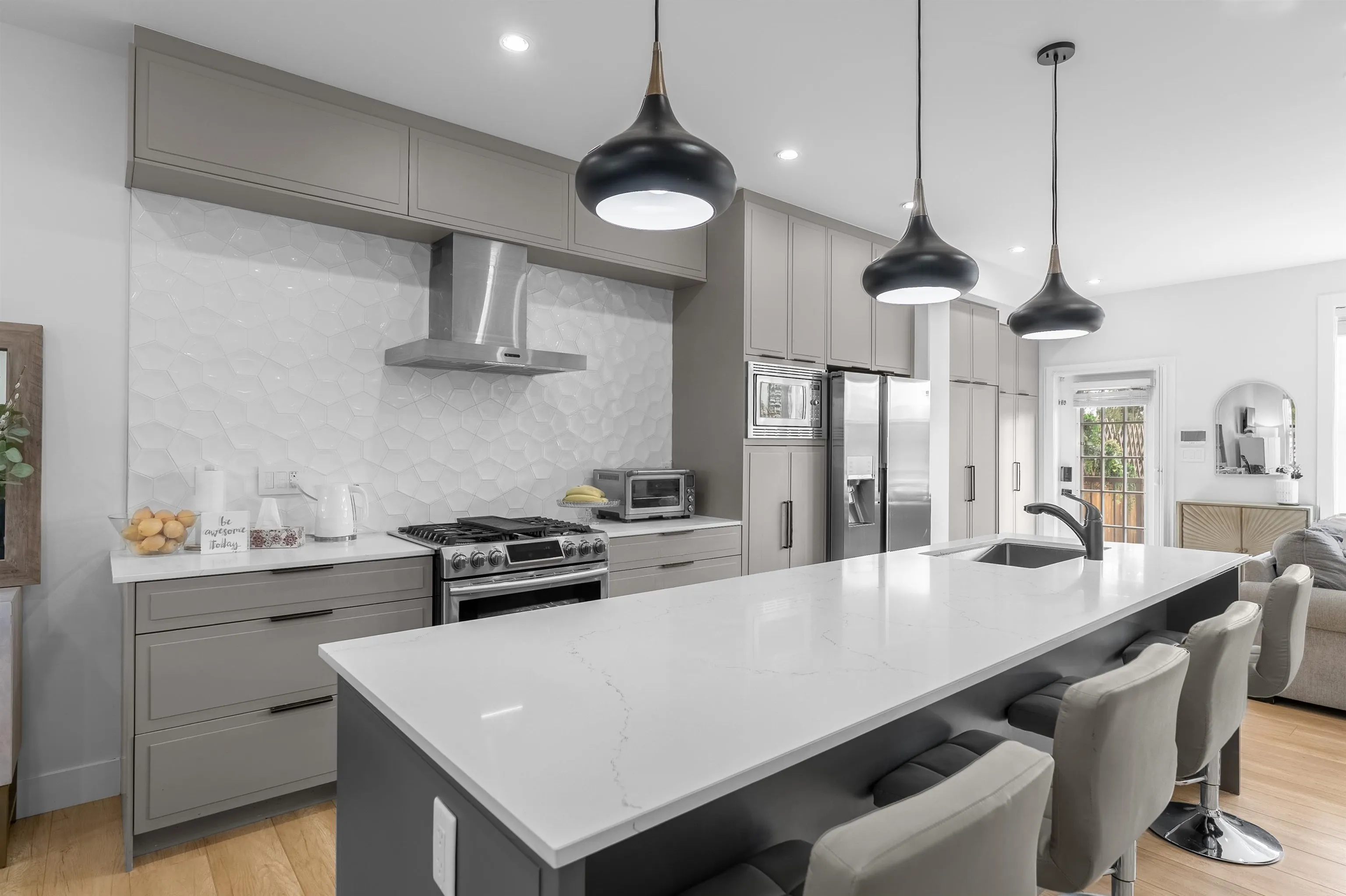 3416 Queenston Avenue #101