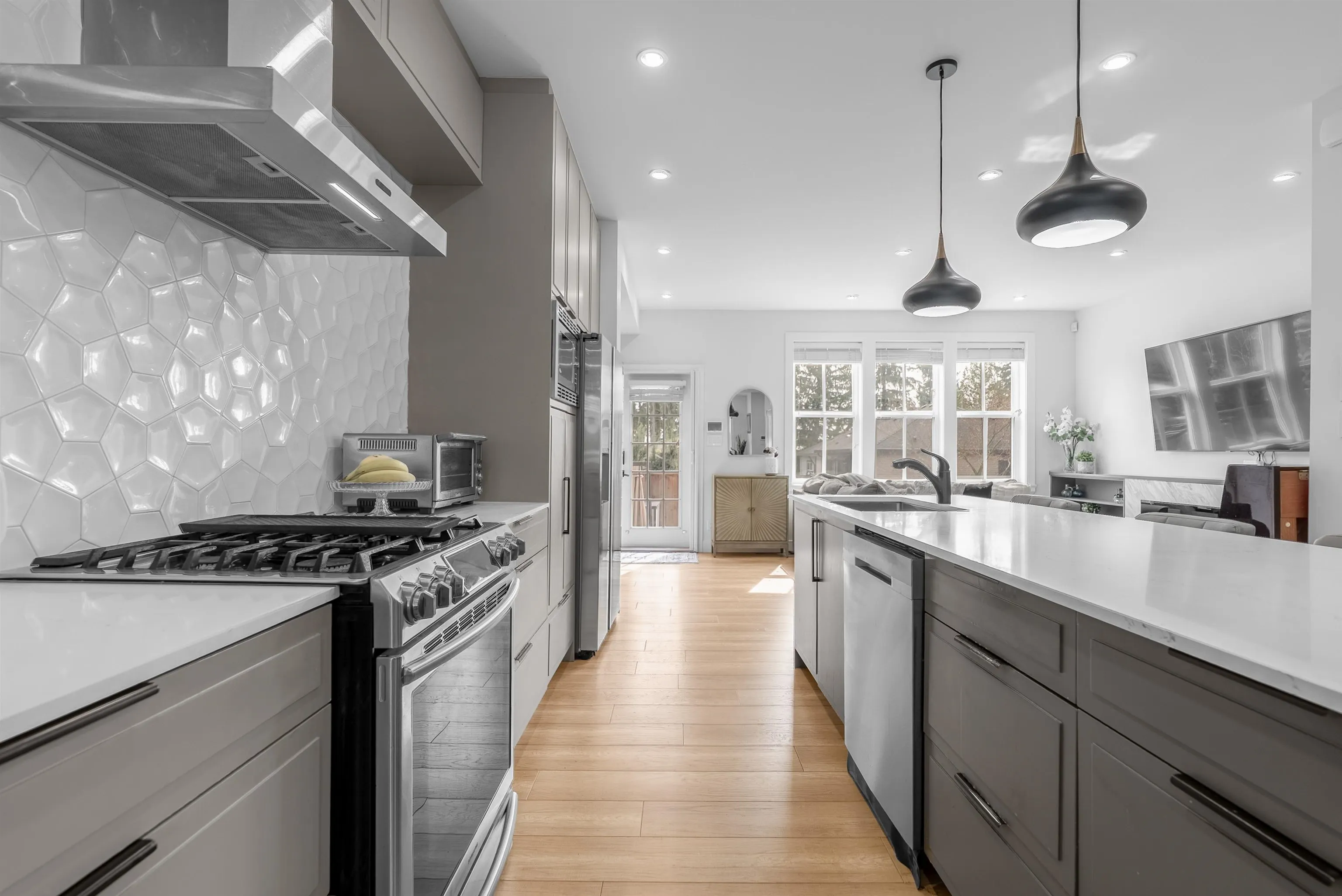 3416 Queenston Avenue #101