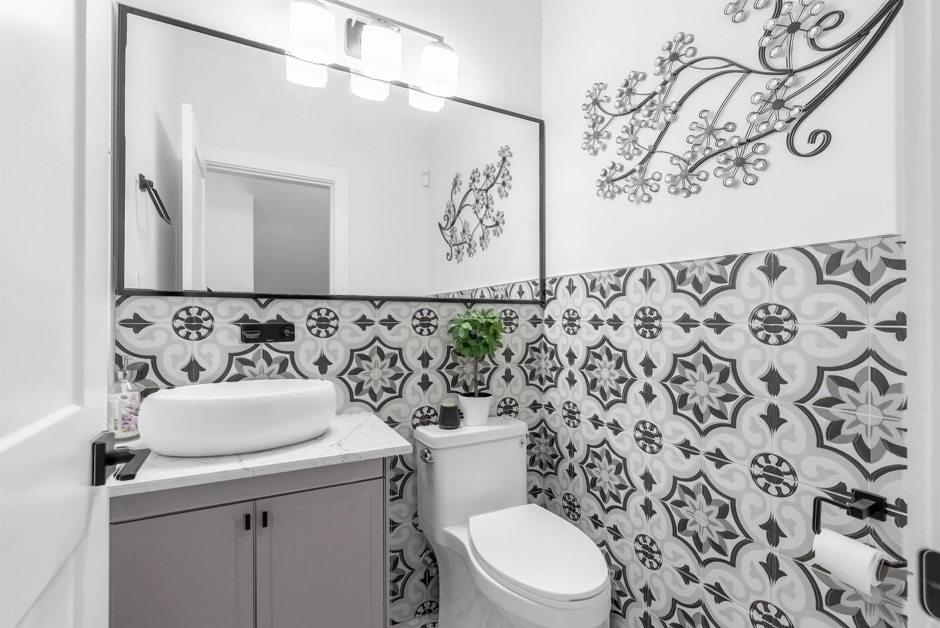 3416 Queenston Avenue #101