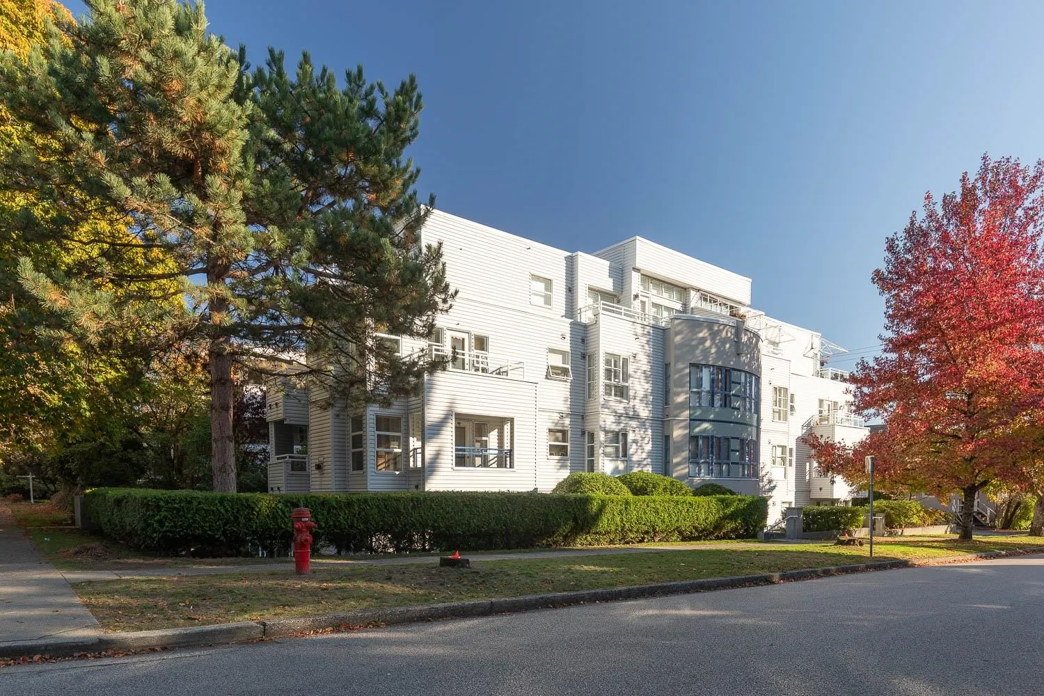 6020 Yew Street #402