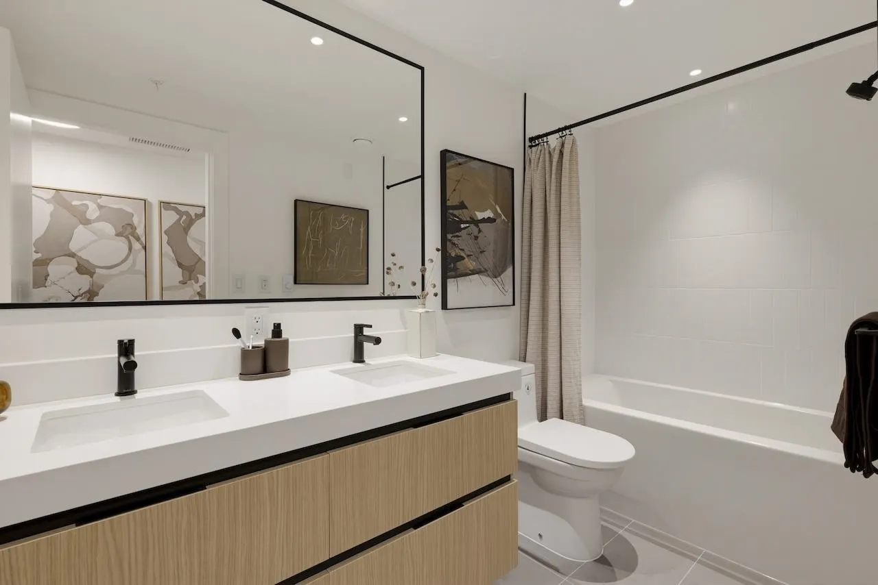 2235 E Broadway #111