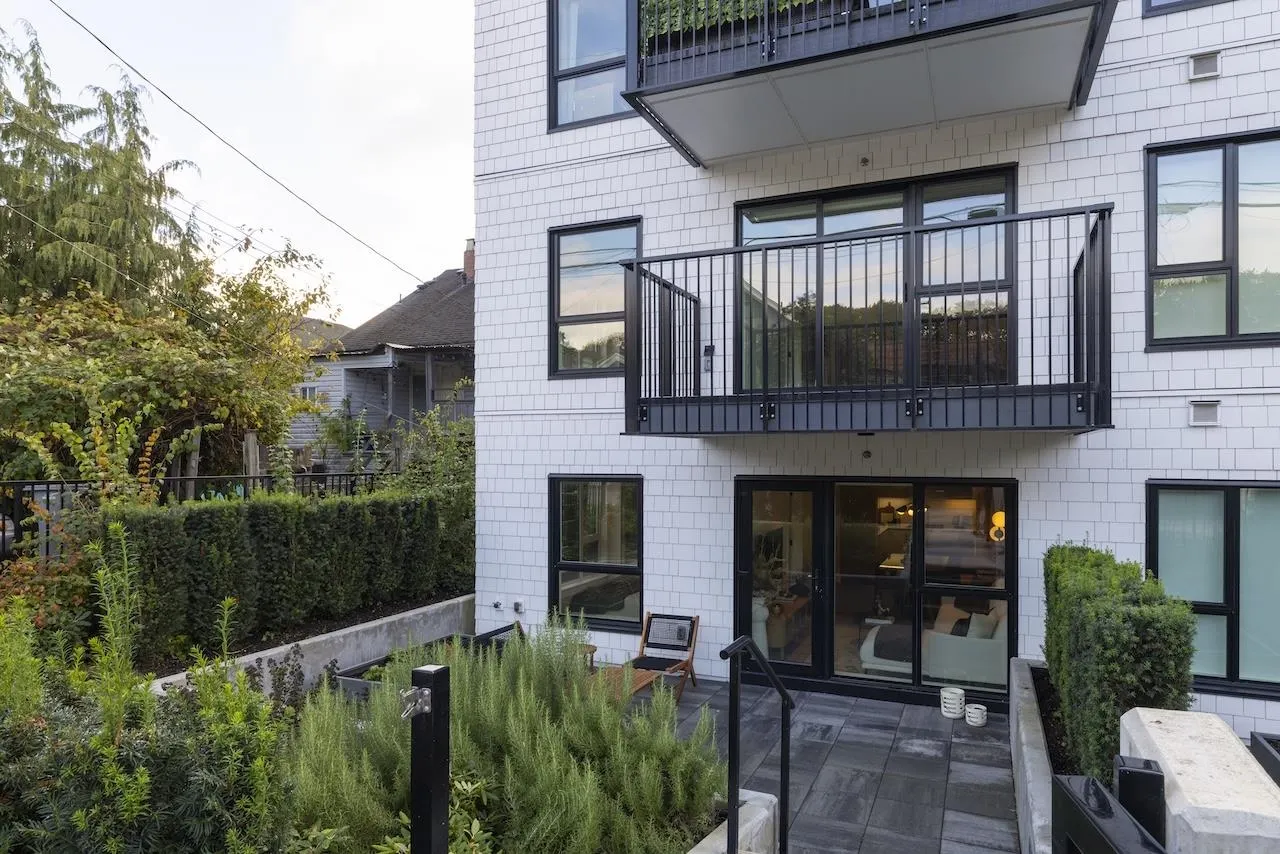 2235 E Broadway #111