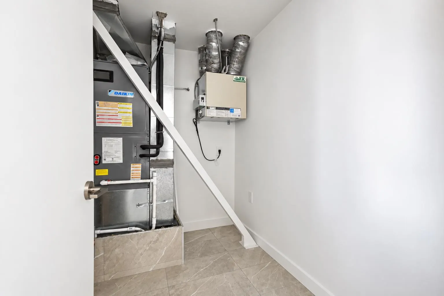 7638 Cambie Street #401