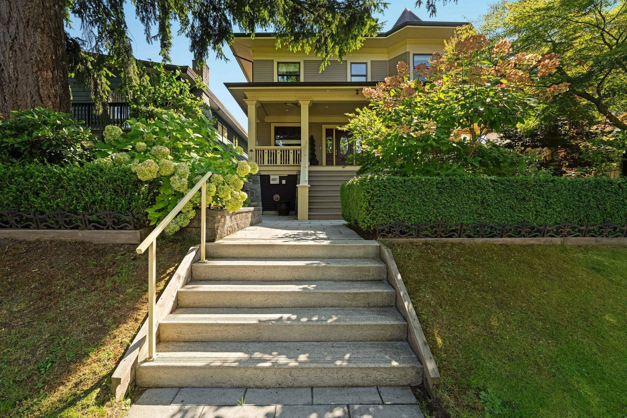 330 W 14th Avenue