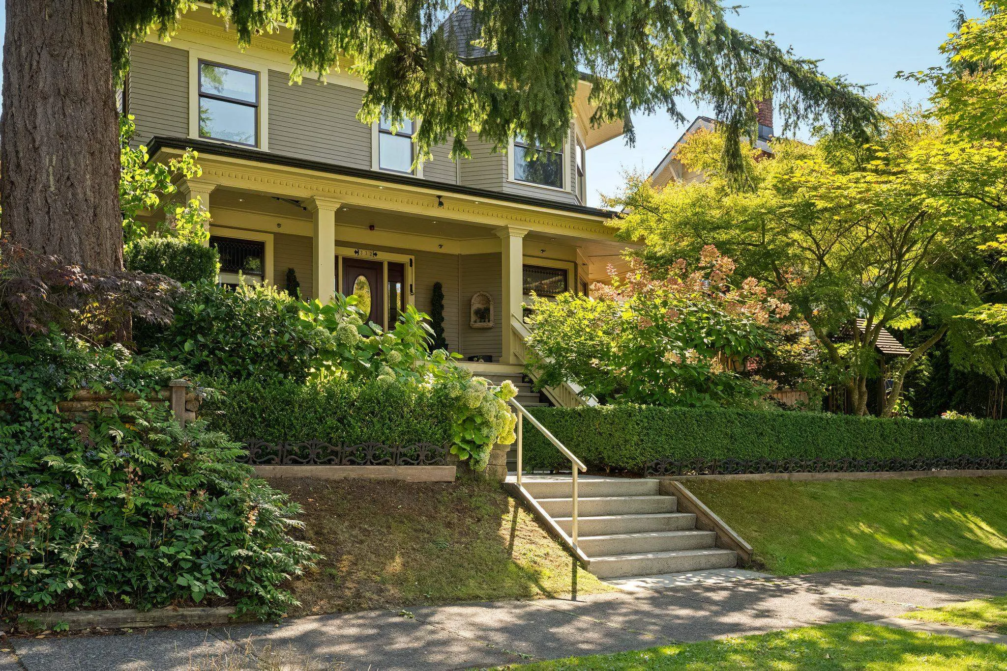 330 W 14th Avenue
