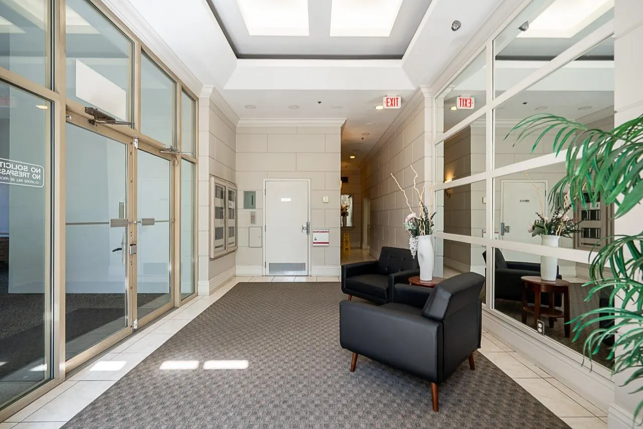 328 Clarkson Street #1000