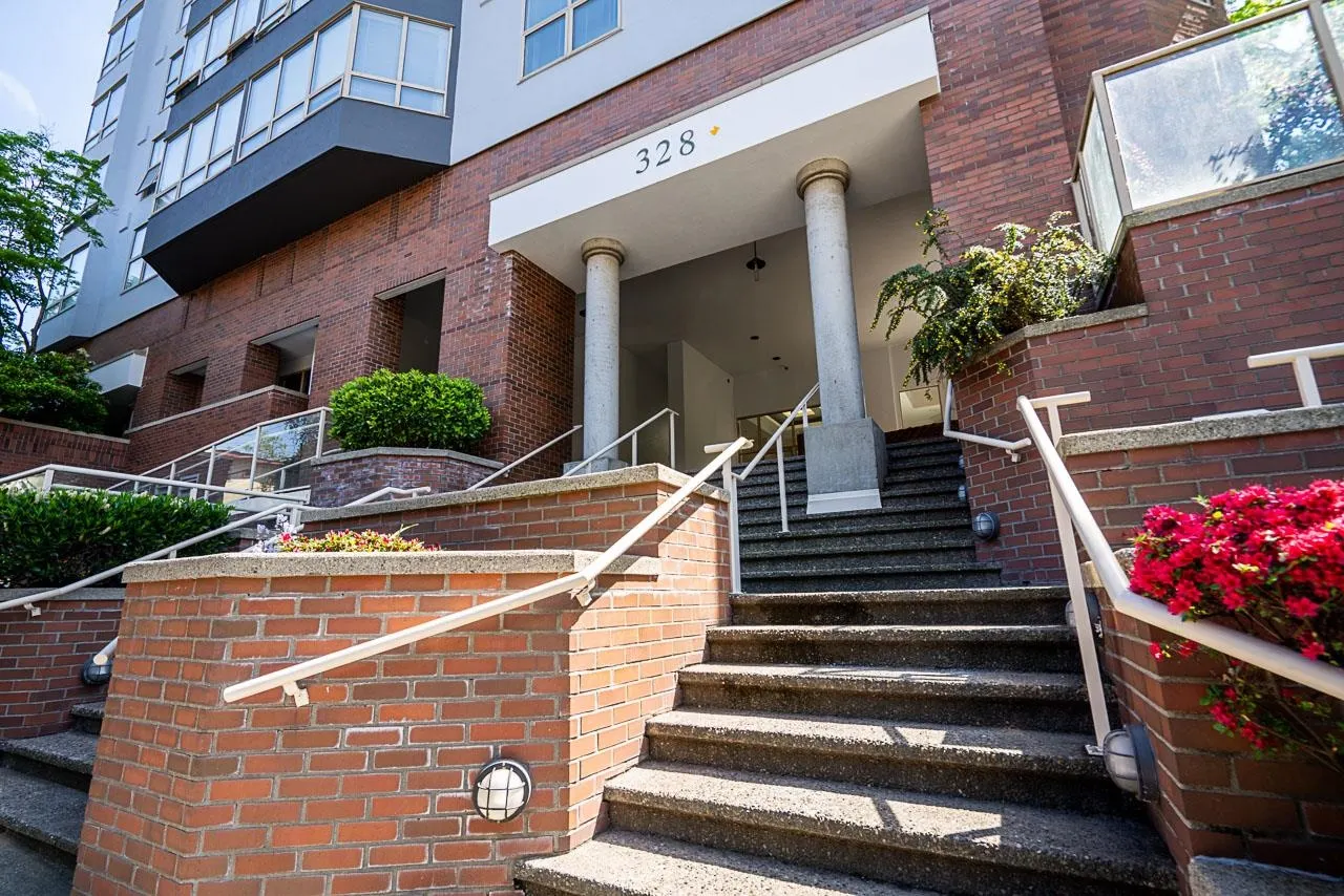 328 Clarkson Street #1000