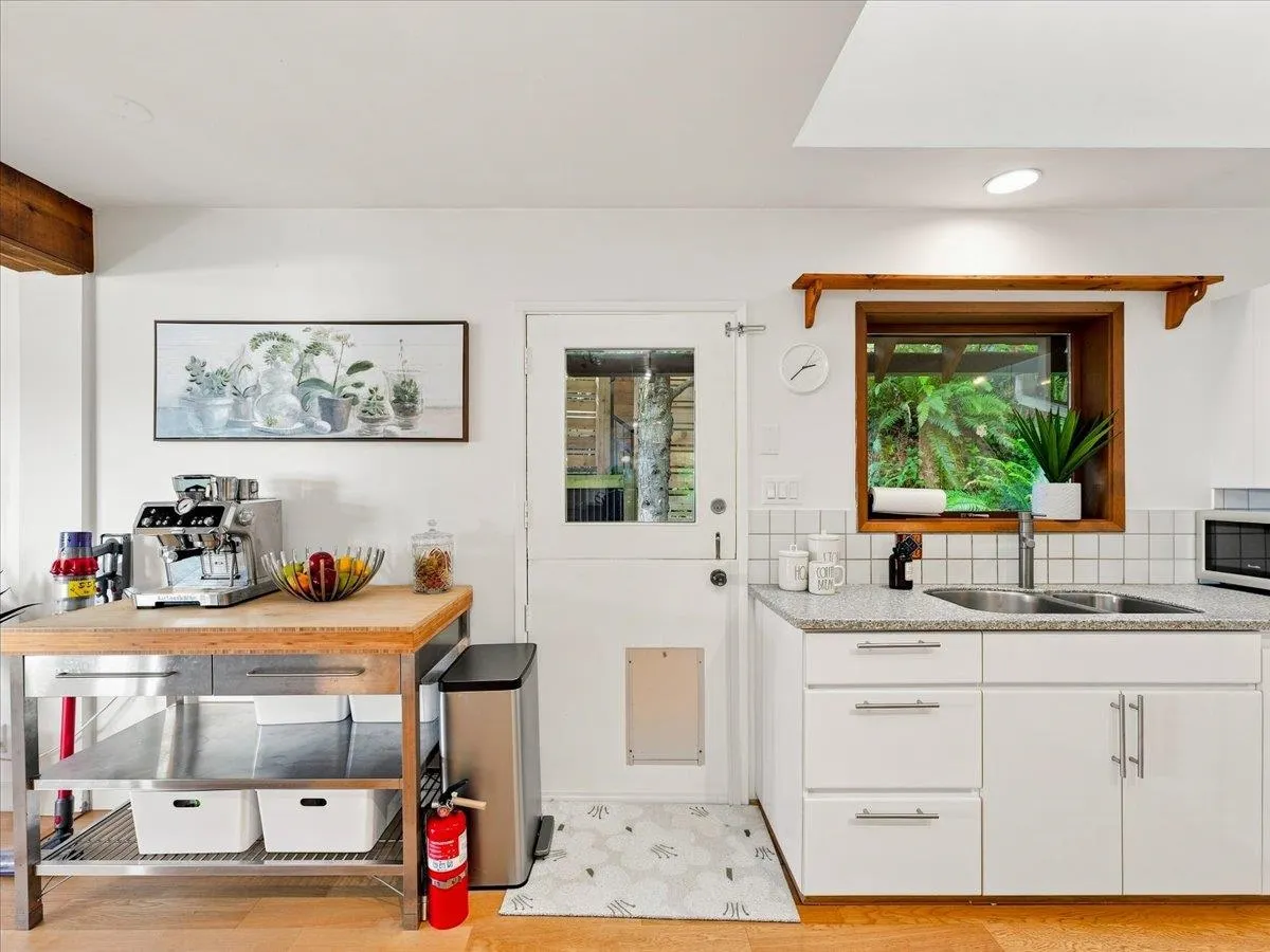 325 Bayview Place
