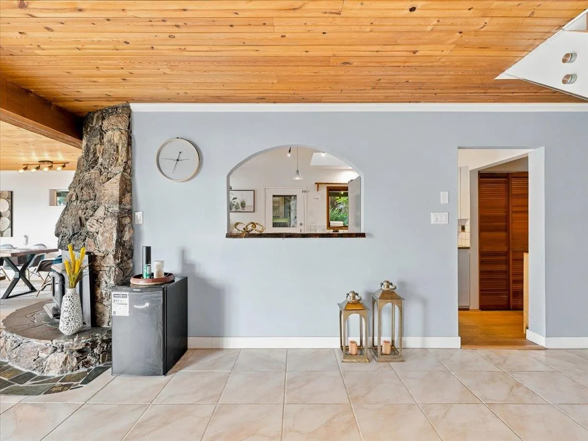 325 Bayview Place