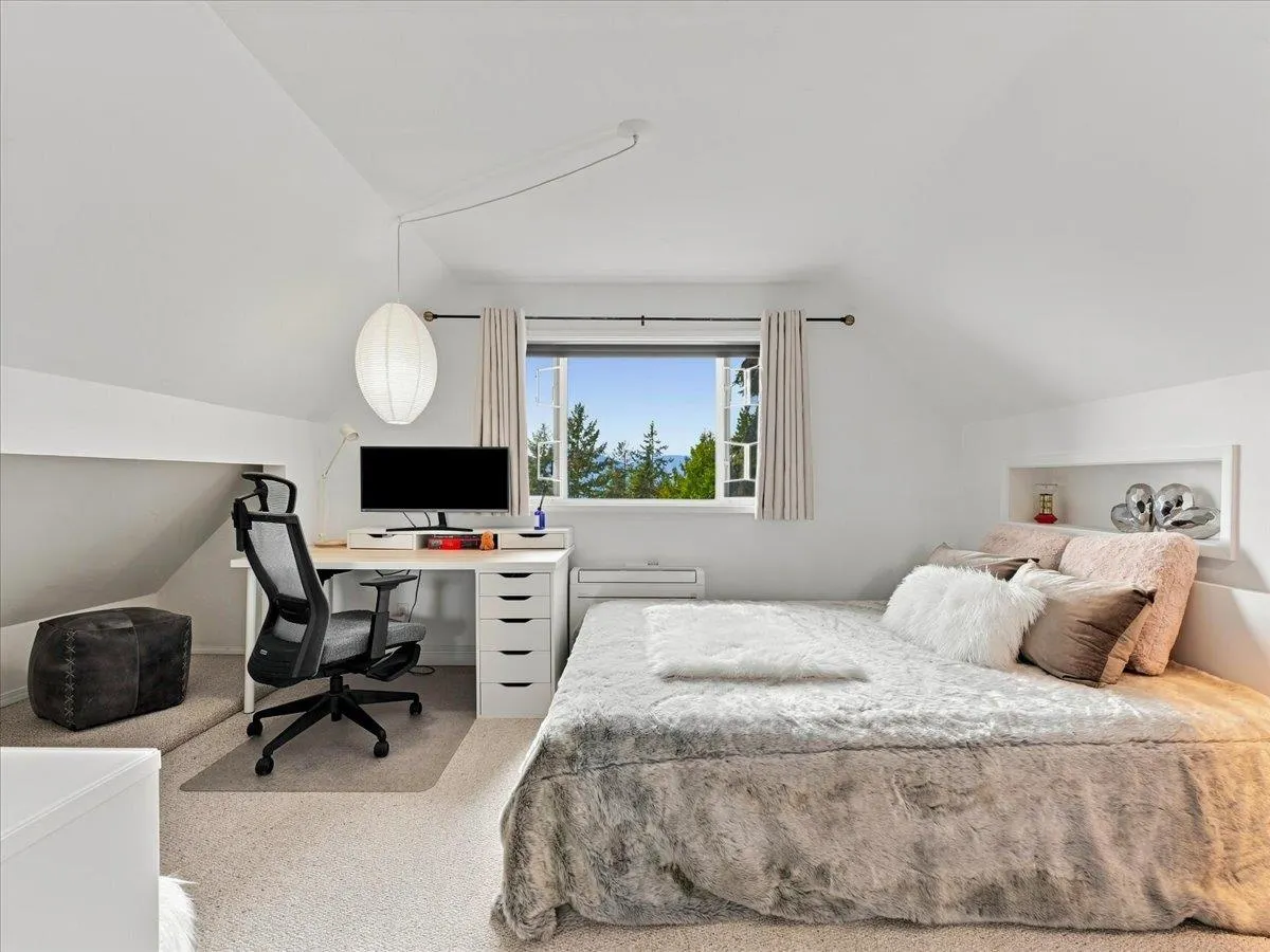 325 Bayview Place