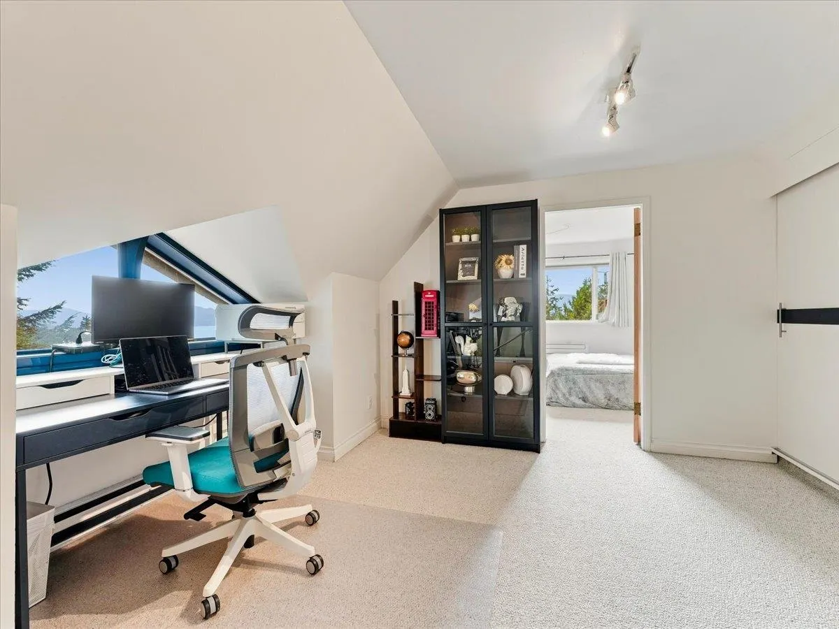 325 Bayview Place